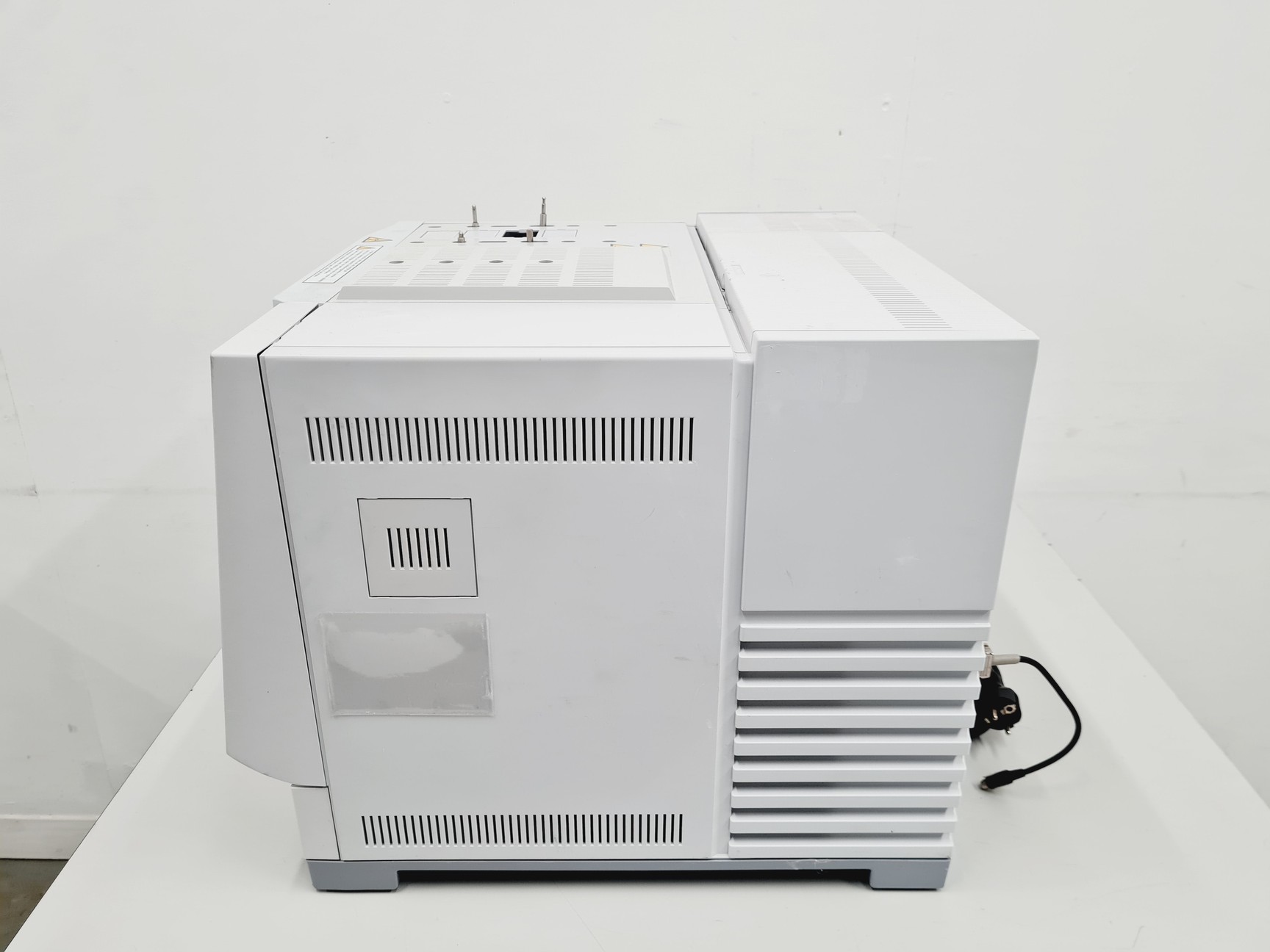 Image of Shimadzu GC-2010 Plus Gas Chromatograph 