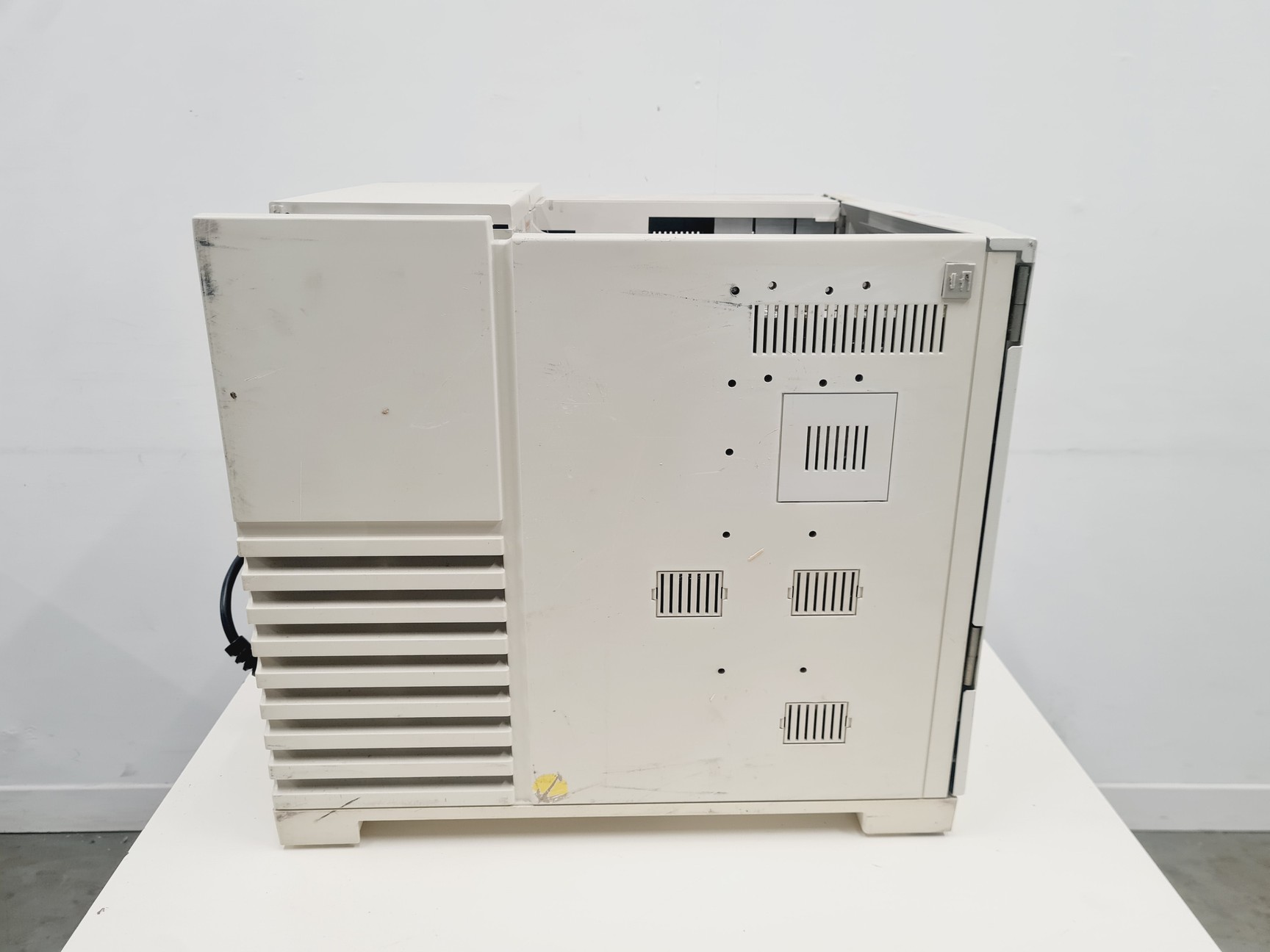 Image of Shimadzu GC-2010 Gas Chromatograph with Shimadzu A0C-20i Auto Injector