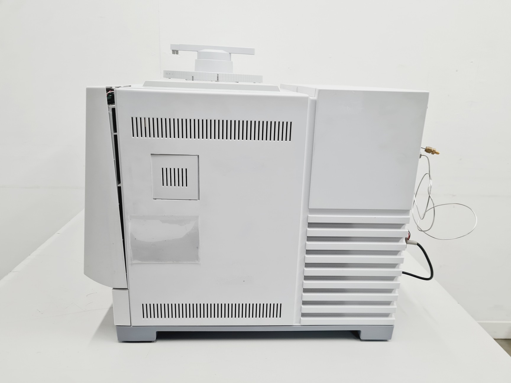 Image of Shimadzu GC-2010 Plus Gas Chromatograph with Shimadzu AOC-20S Autosampler 
