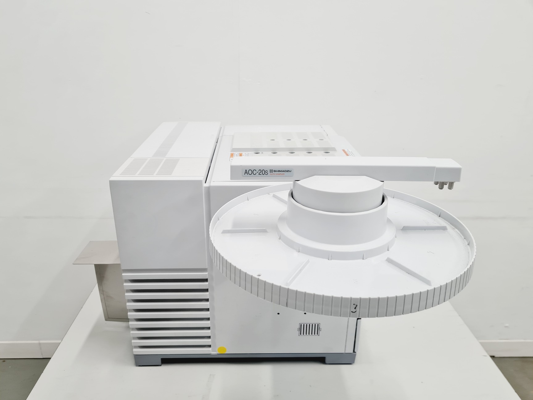 Image of Shimadzu GC-2010 Plus Gas Chromatograph with Shimadzu AOC-20S Autosampler 