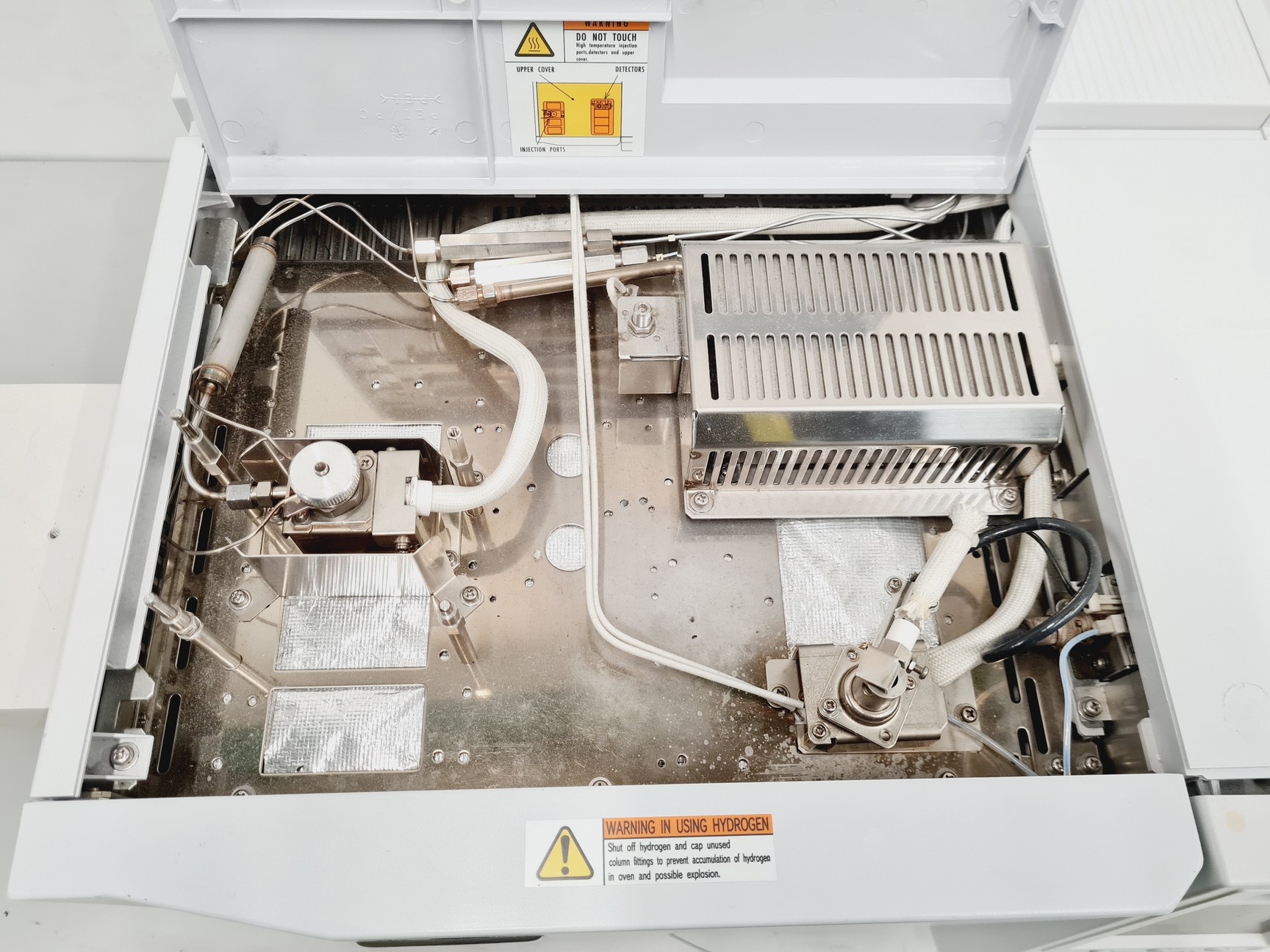 Image of Shimadzu GC-2010 Plus Gas Chromatograph with Shimadzu AOC-20S Autosampler 