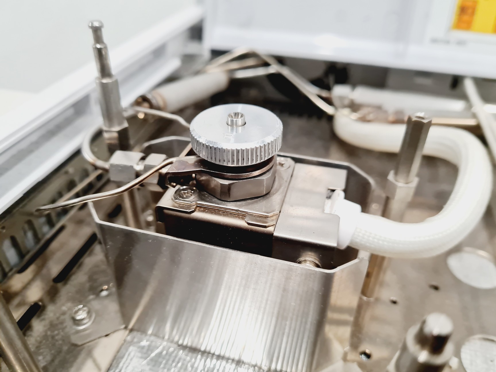 Image of Shimadzu GC-2010 Plus Gas Chromatograph with Shimadzu AOC-20S Autosampler 