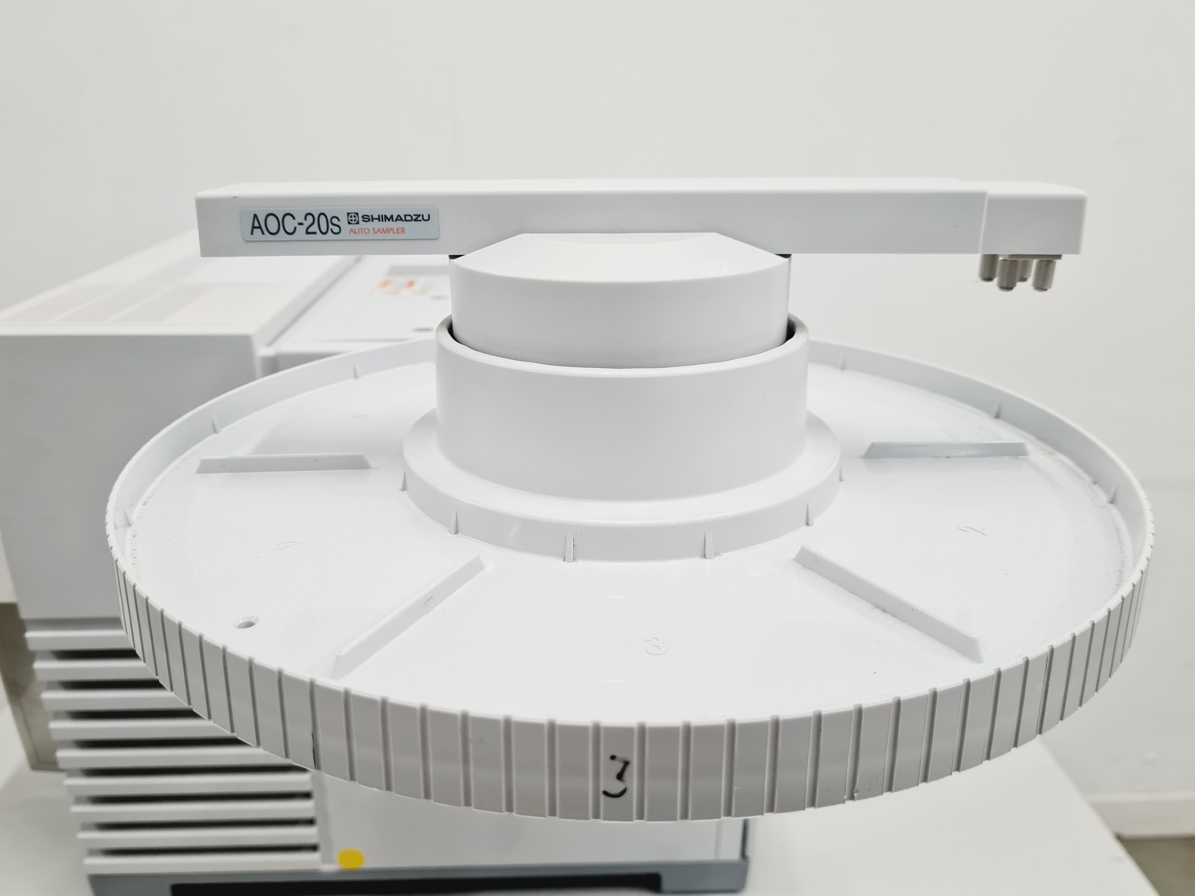 Image of Shimadzu GC-2010 Plus Gas Chromatograph with Shimadzu AOC-20S Autosampler 