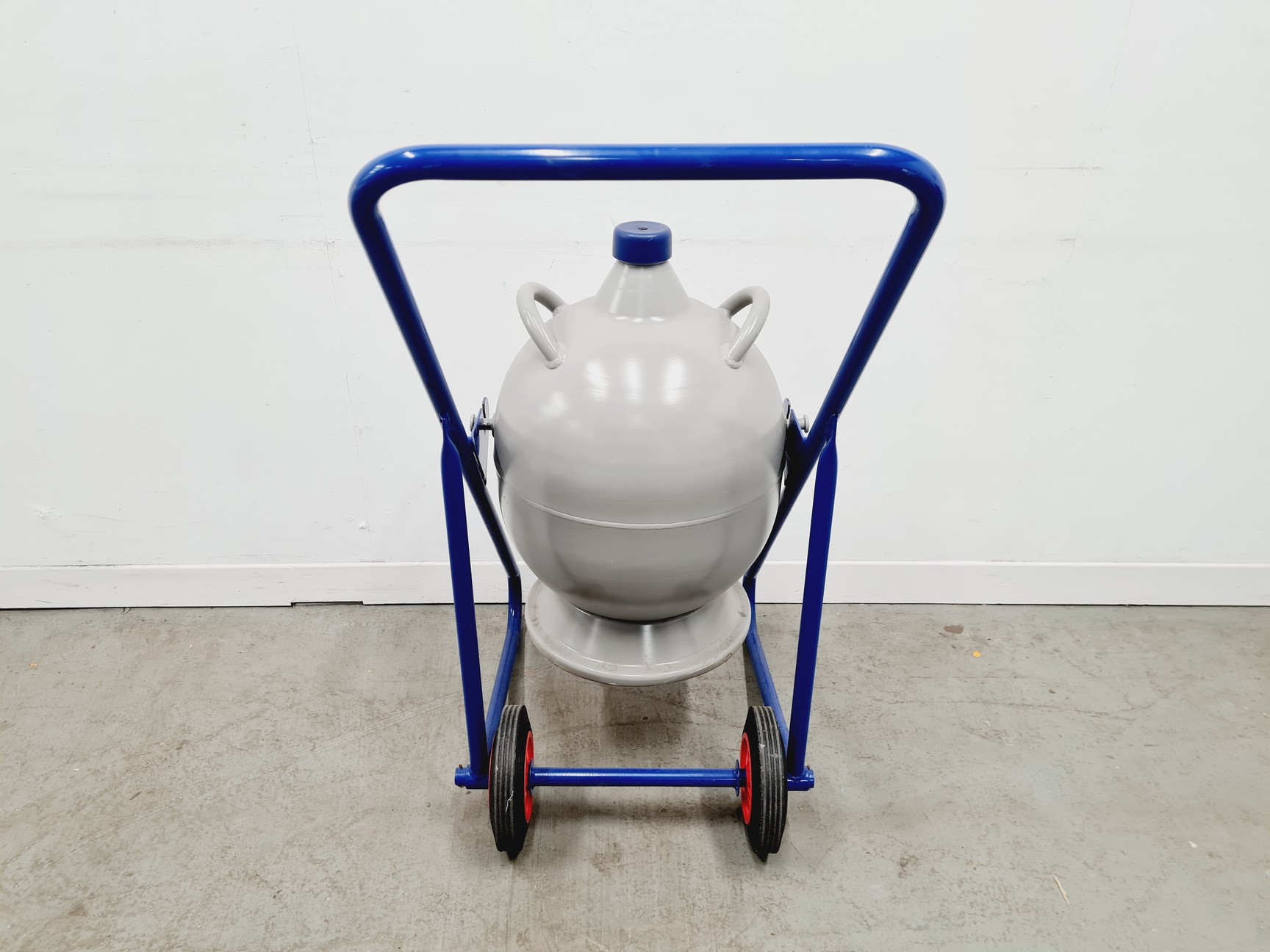 Image of Statebourne Cryogenics Liquid Nitrogen Dewar with Wheeled Trolley