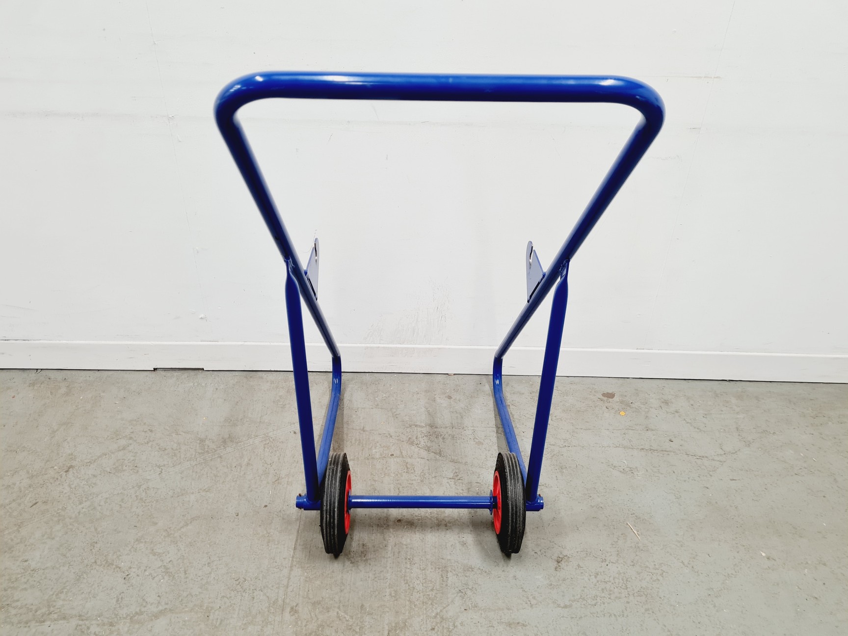 Image of Statebourne Cryogenics Liquid Nitrogen Dewar with Wheeled Trolley