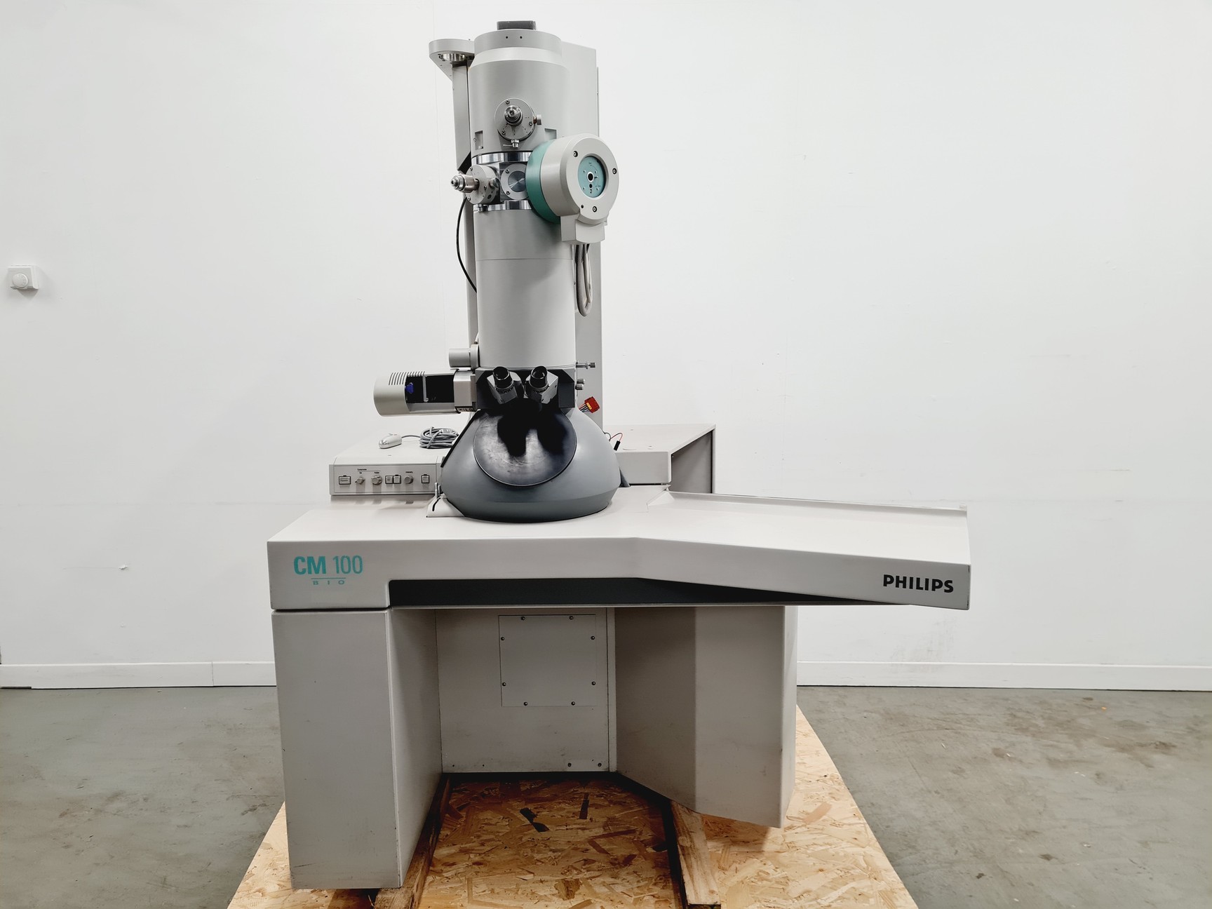 Image of Philips CM100 Scanning Electron Microscope