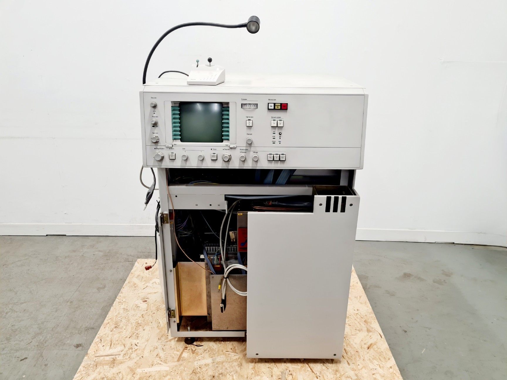 Image of Philips CM100 Scanning Electron Microscope