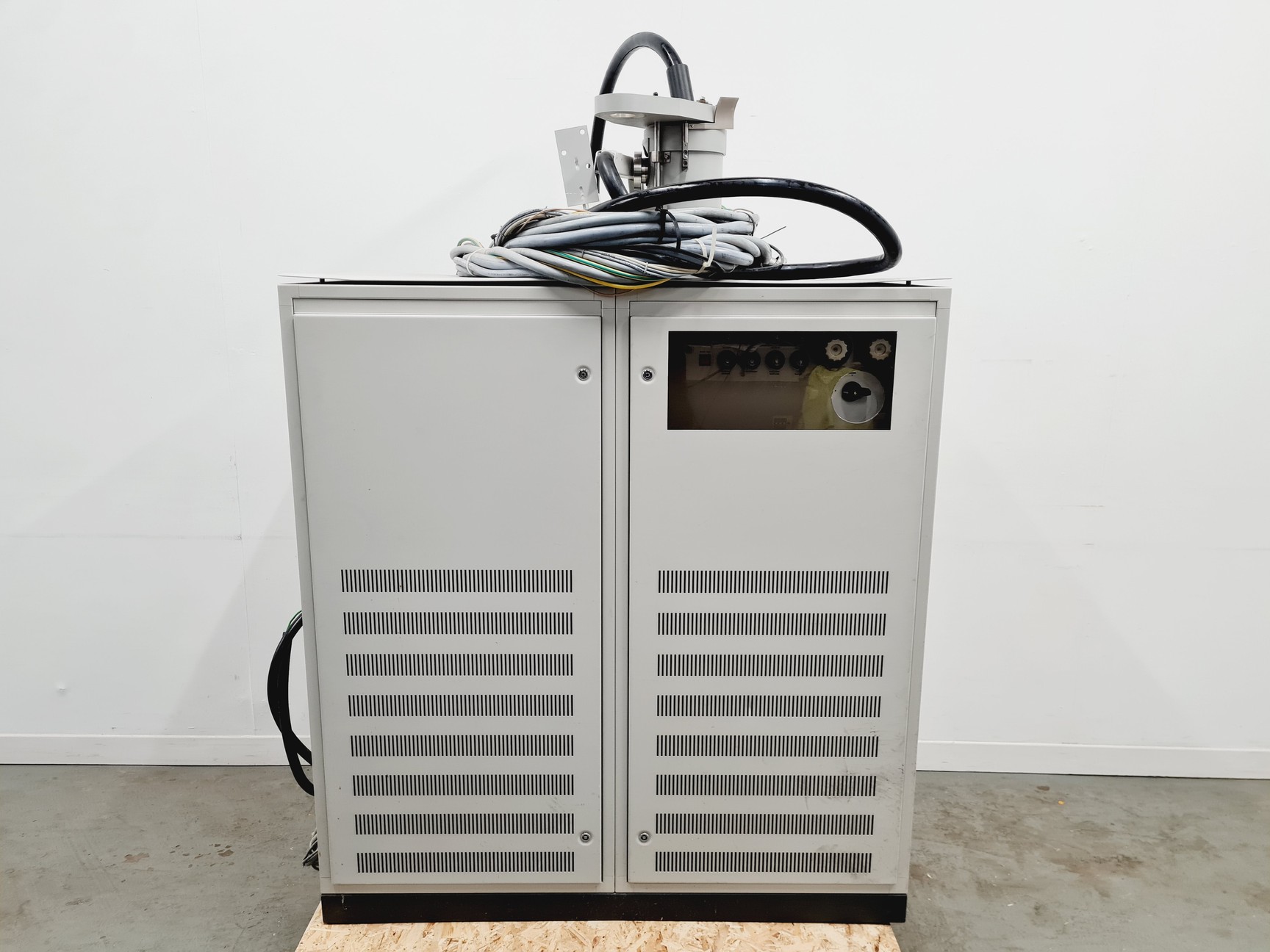 Image of Philips CM100 Scanning Electron Microscope