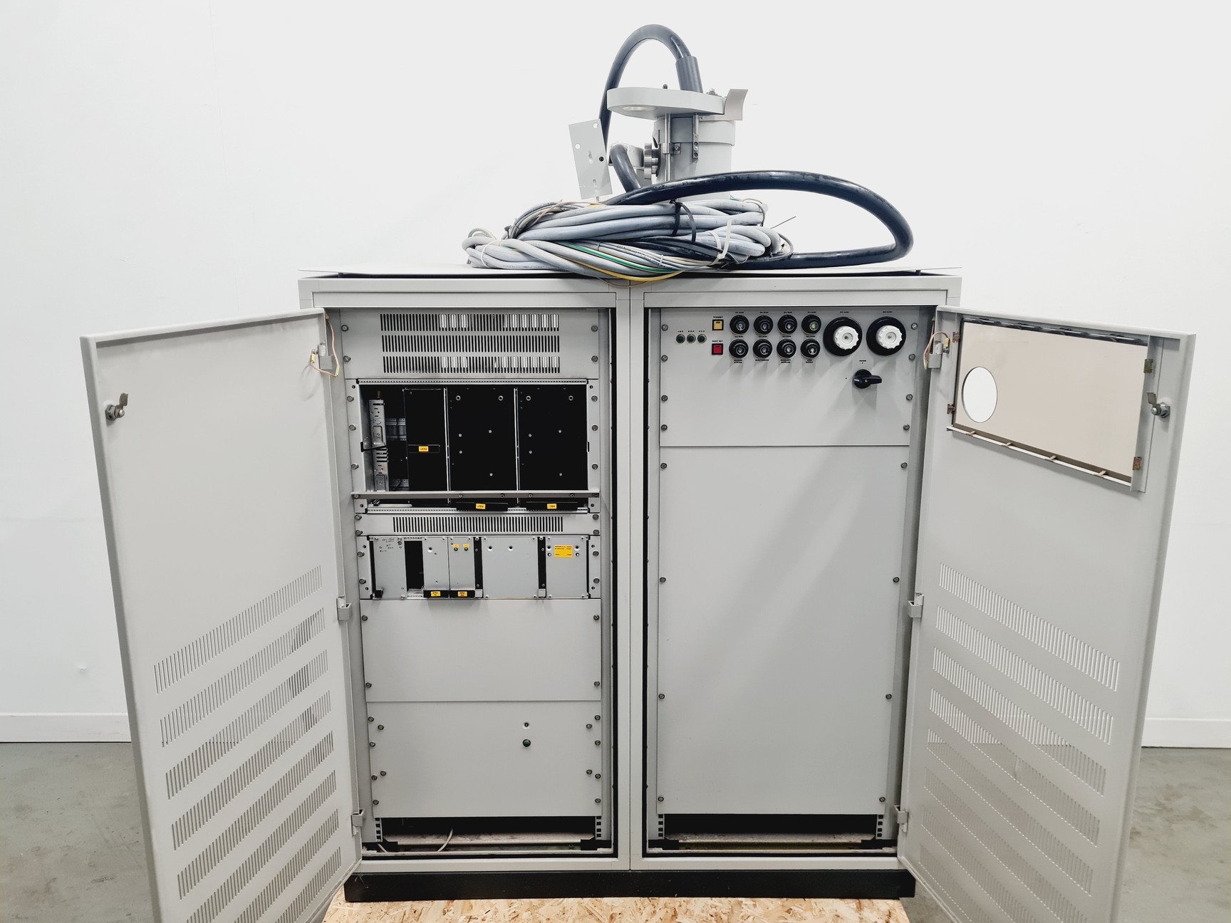 Image of Philips CM100 Scanning Electron Microscope