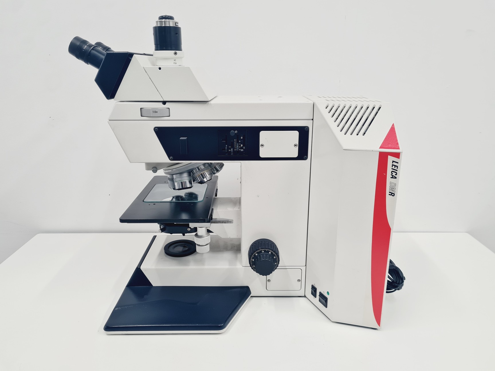 Image of Leica DMR 020-525.028 Compound Microscope with 6 x Objectives