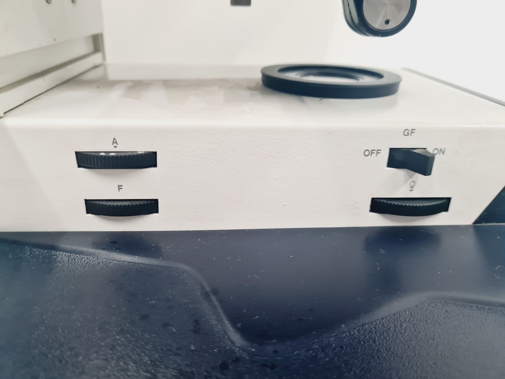 Image of Leica DMR 020-525.028 Compound Microscope with 6 x Objectives