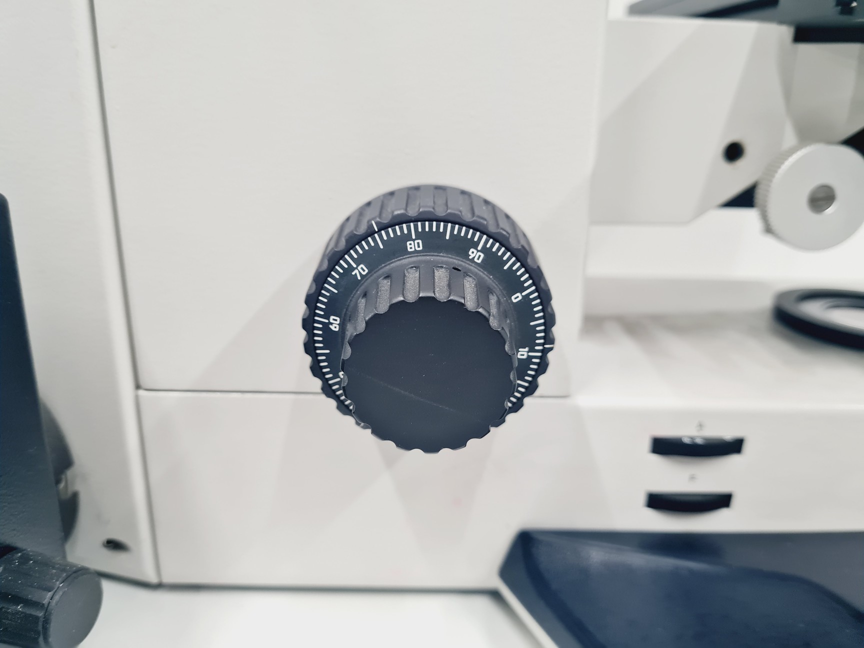 Image of Leica DMR 020-525.028 Compound Microscope with 6 x Objectives