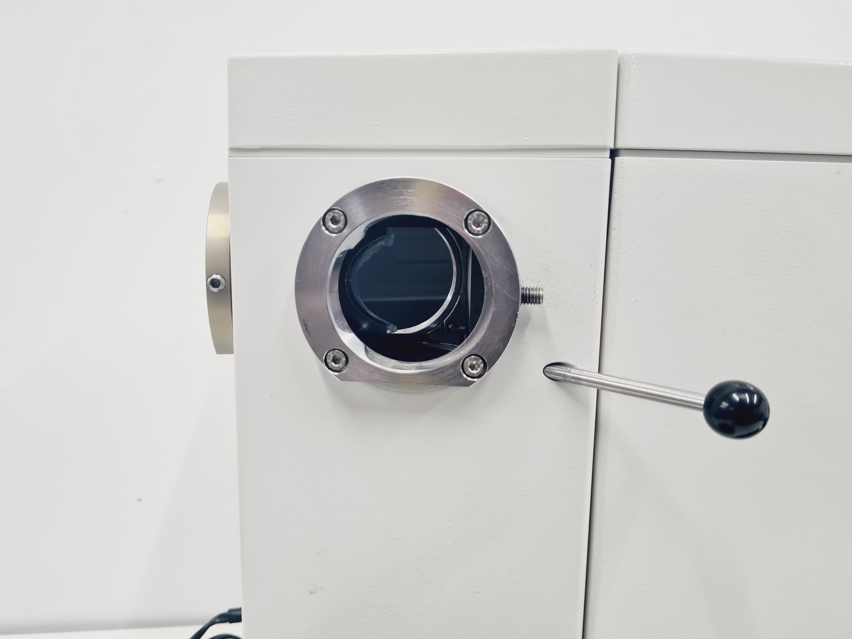 Image of Leica DMR 020-525.028 Compound Microscope with 6 x Objectives