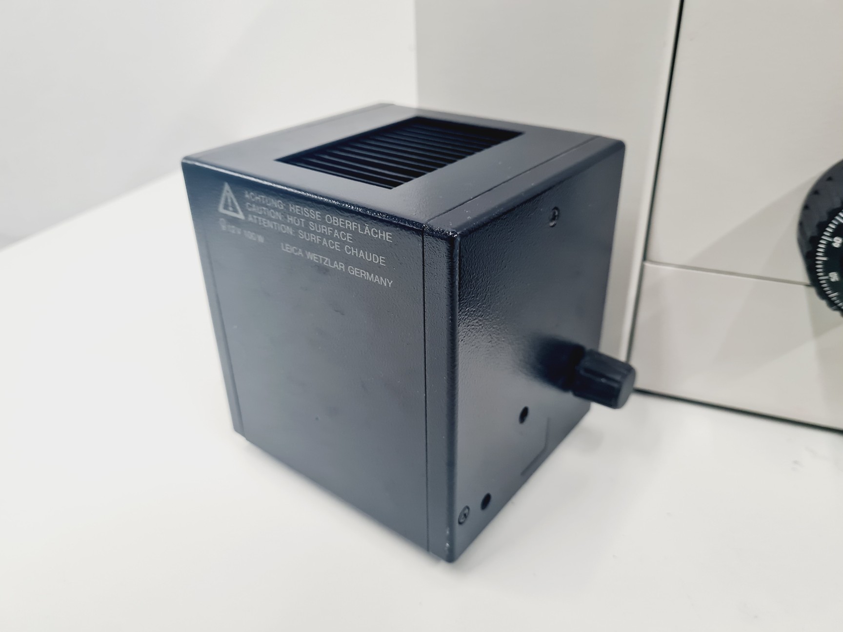 Image of Leica DMR 020-525.028 Compound Microscope with 6 x Objectives