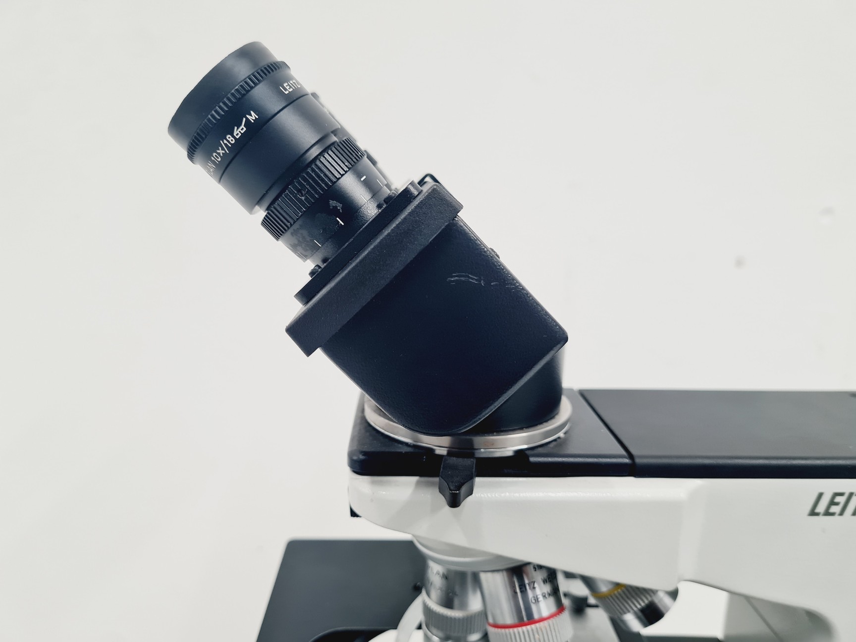 Image of Leitz Laborlux S Microscope 020-505.030 with 5 x Objectives