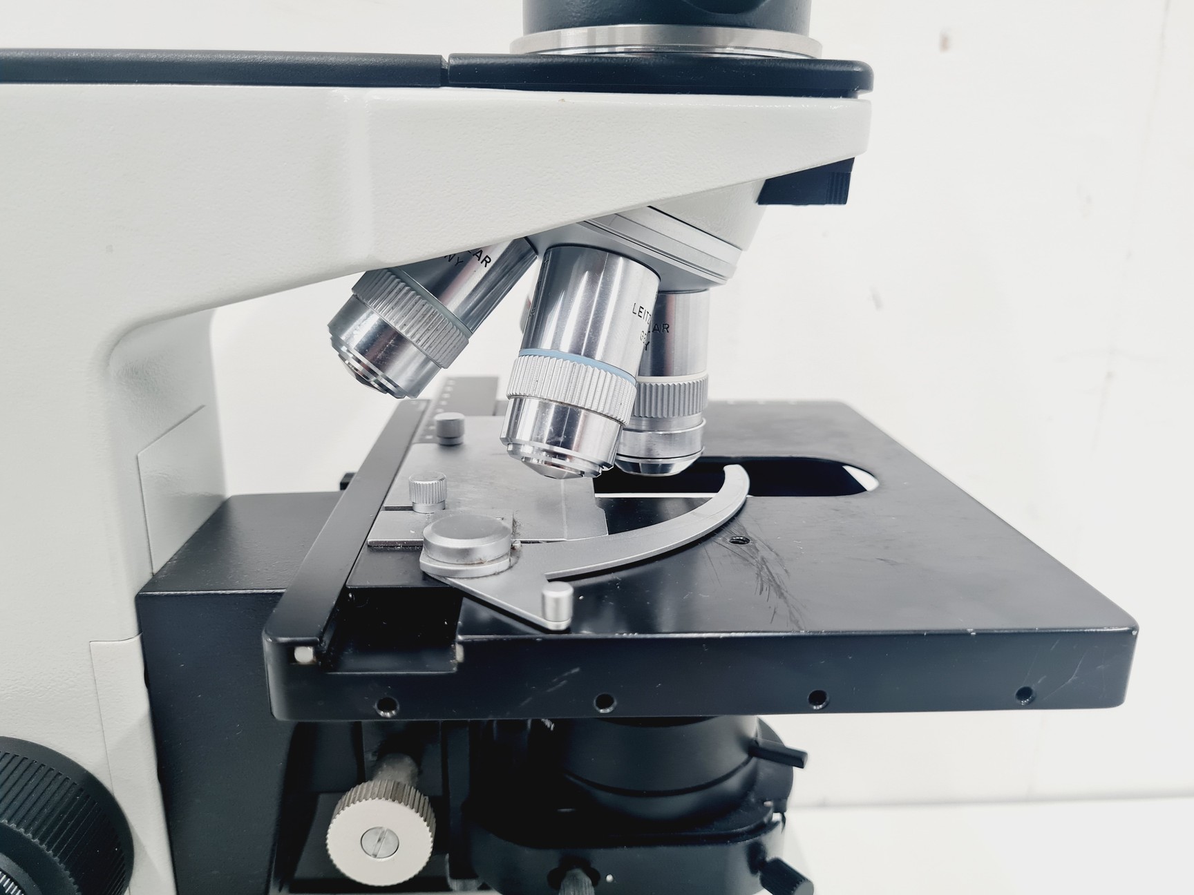 Image of Leitz Laborlux S Microscope 020-505.030 with 5 x Objectives