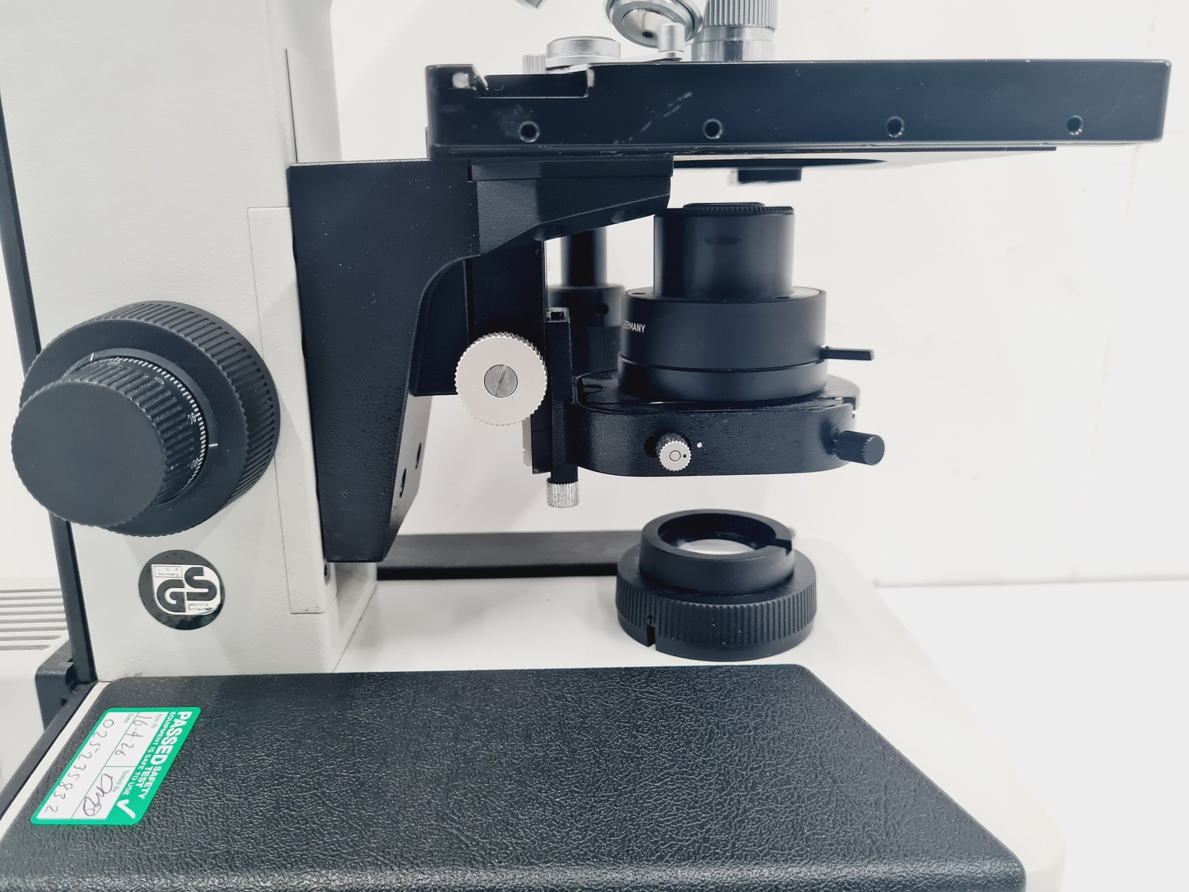 Image of Leitz Laborlux S Microscope 020-505.030 with 5 x Objectives