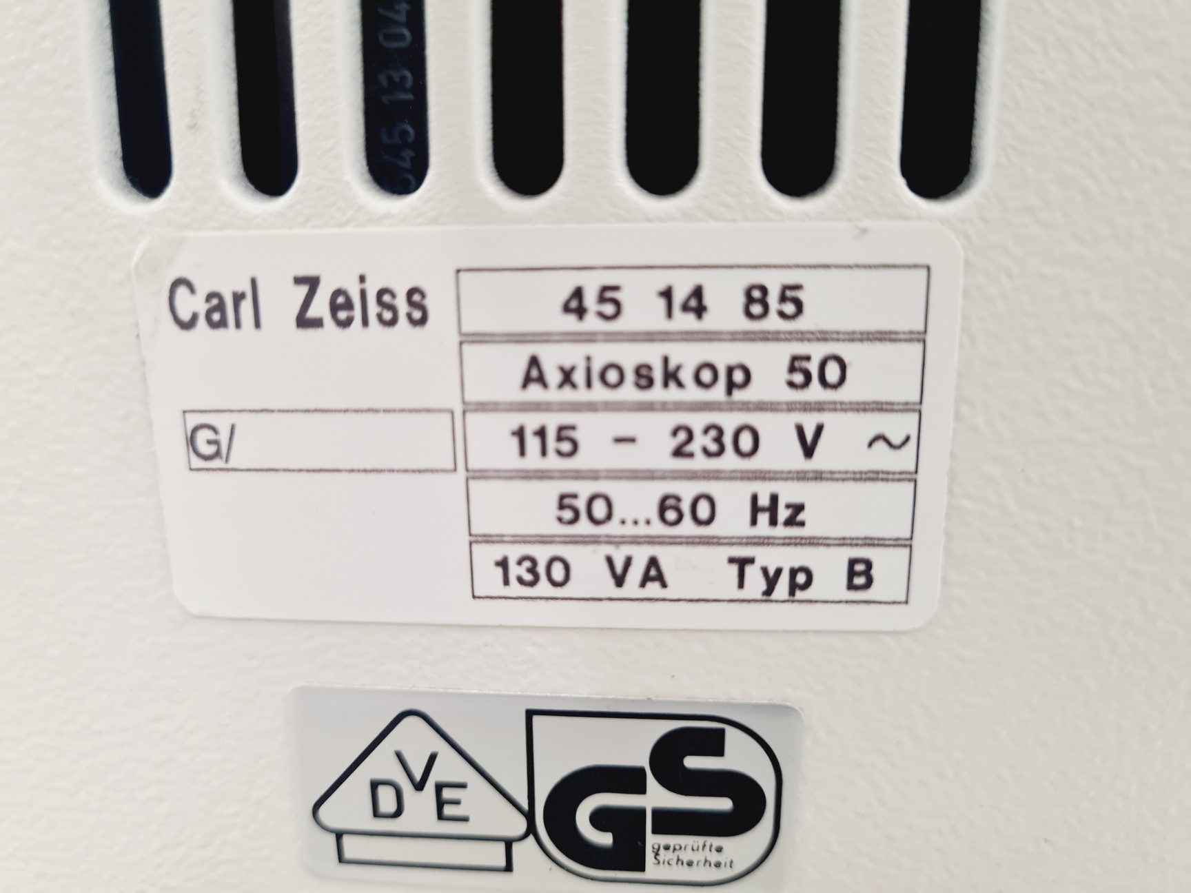 Image of Carl Zeiss Axioskop 50 w/ HBO 50 & 4 x Objectives 10/16/40/100x NEOFLUAR