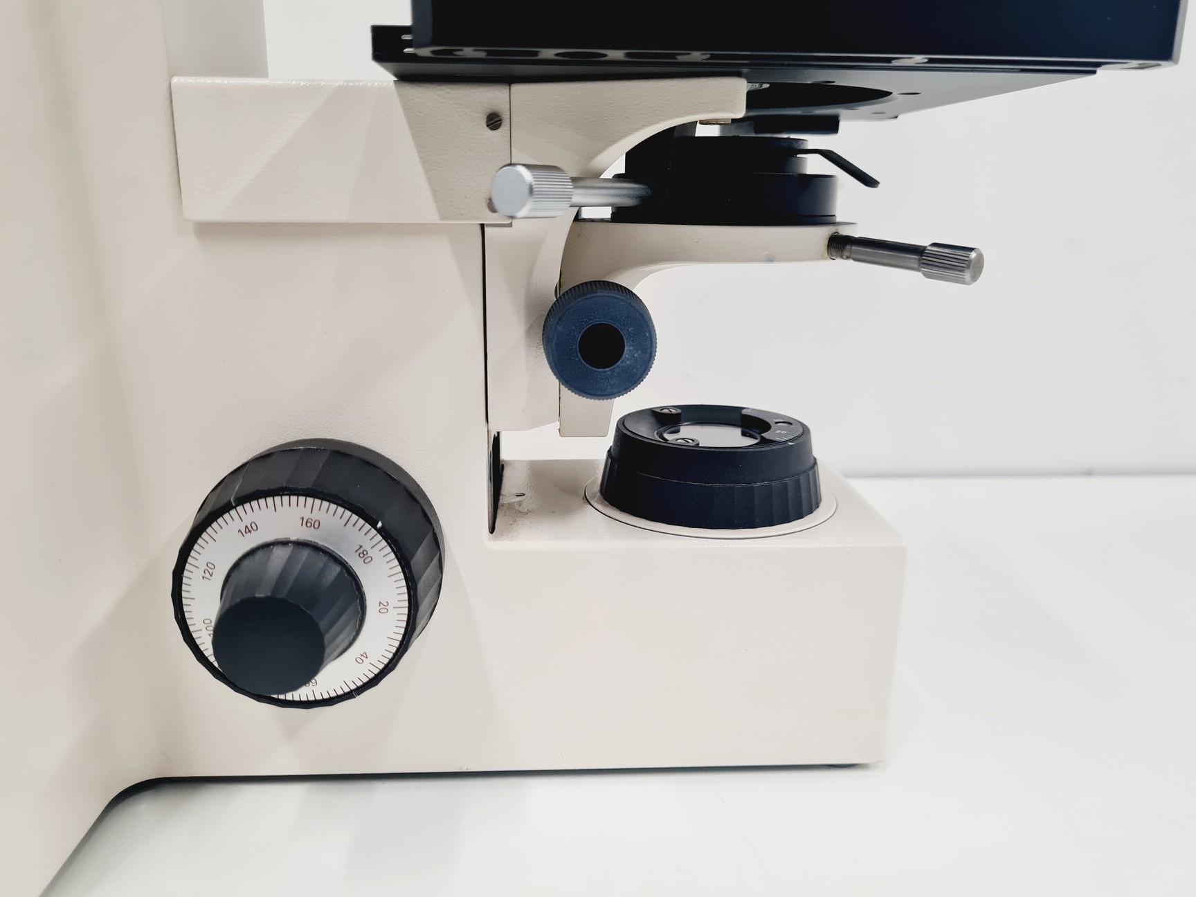 Image of Carl Zeiss Axioskop 50 w/ HBO 50 & 4 x Objectives 10/16/40/100x NEOFLUAR