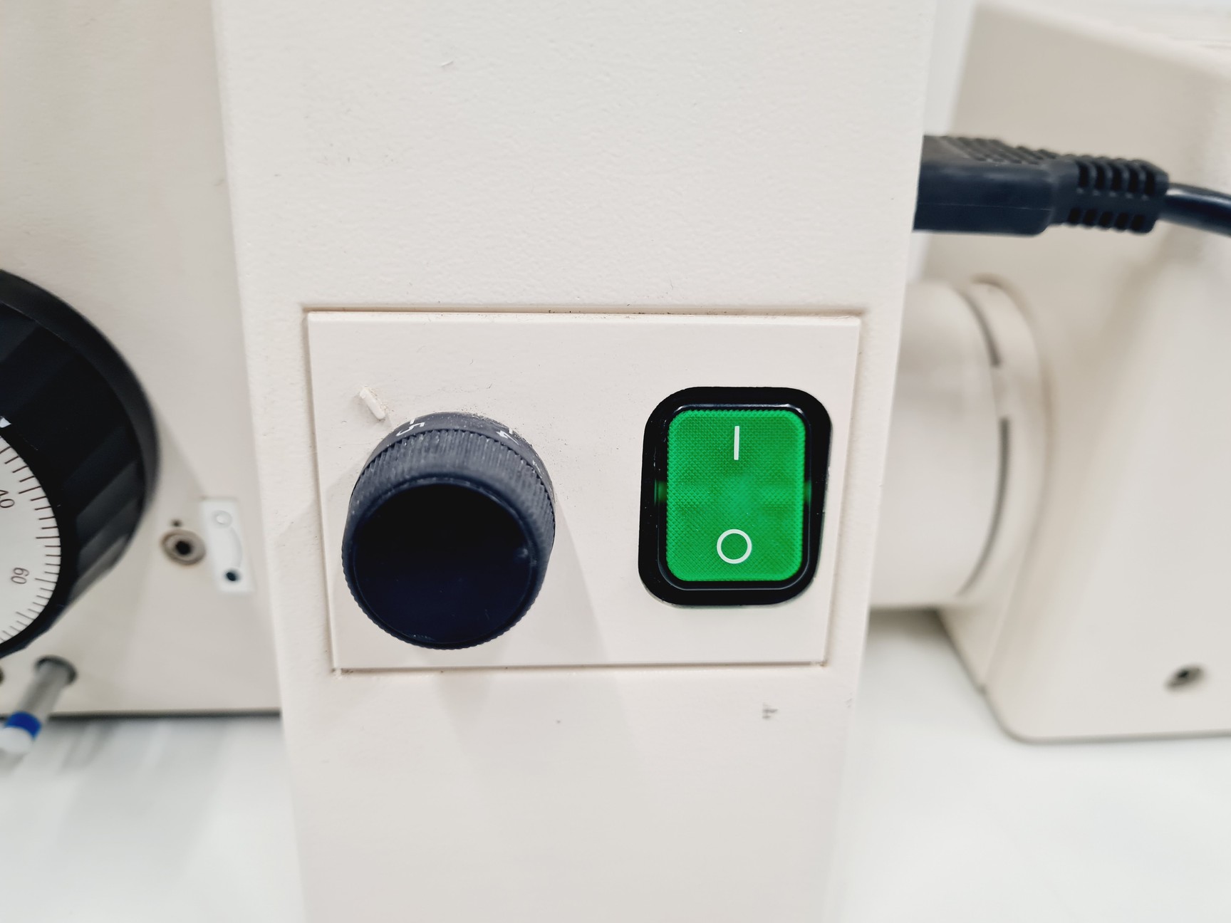 Image of Carl Zeiss Axioskop 50 w/ HBO 50 & 4 x Objectives 10/16/40/100x NEOFLUAR