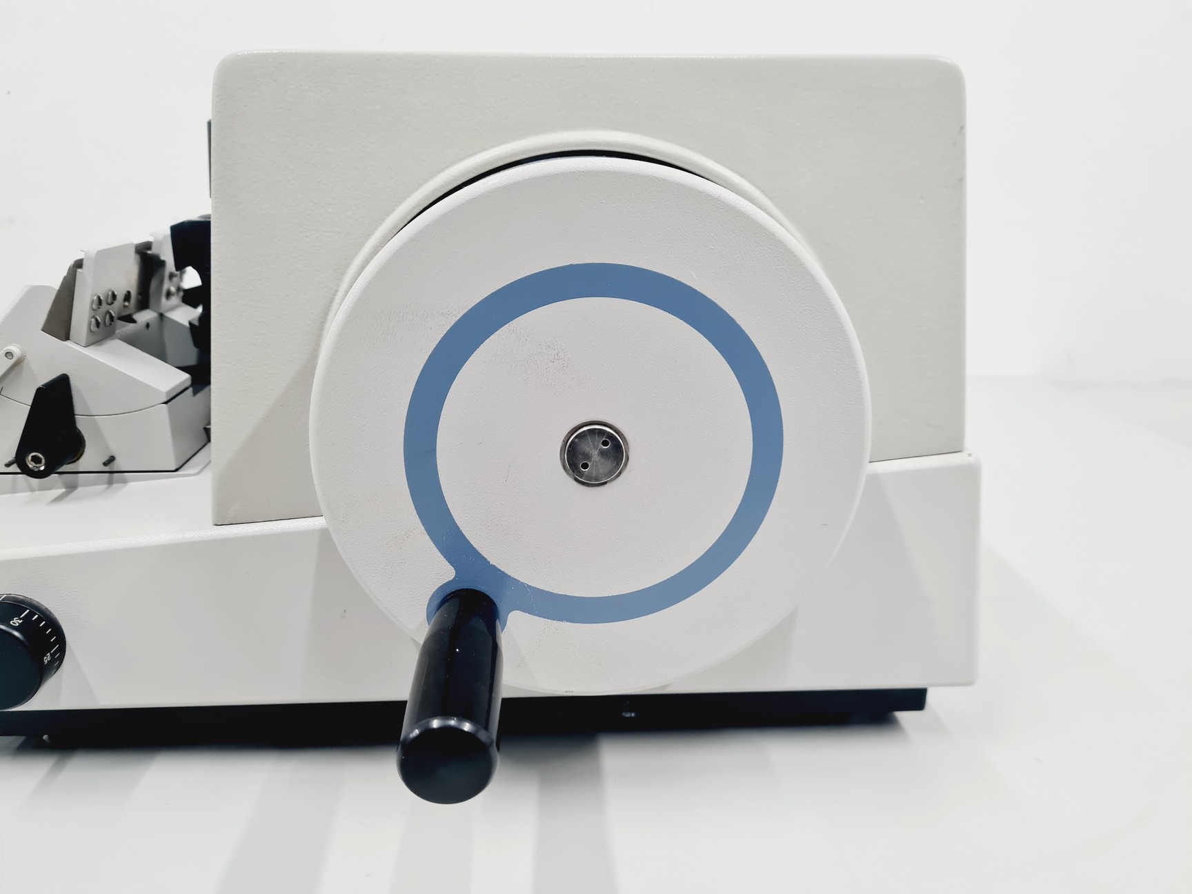 Image of Shandon AS325 Rotary Microtome Lab