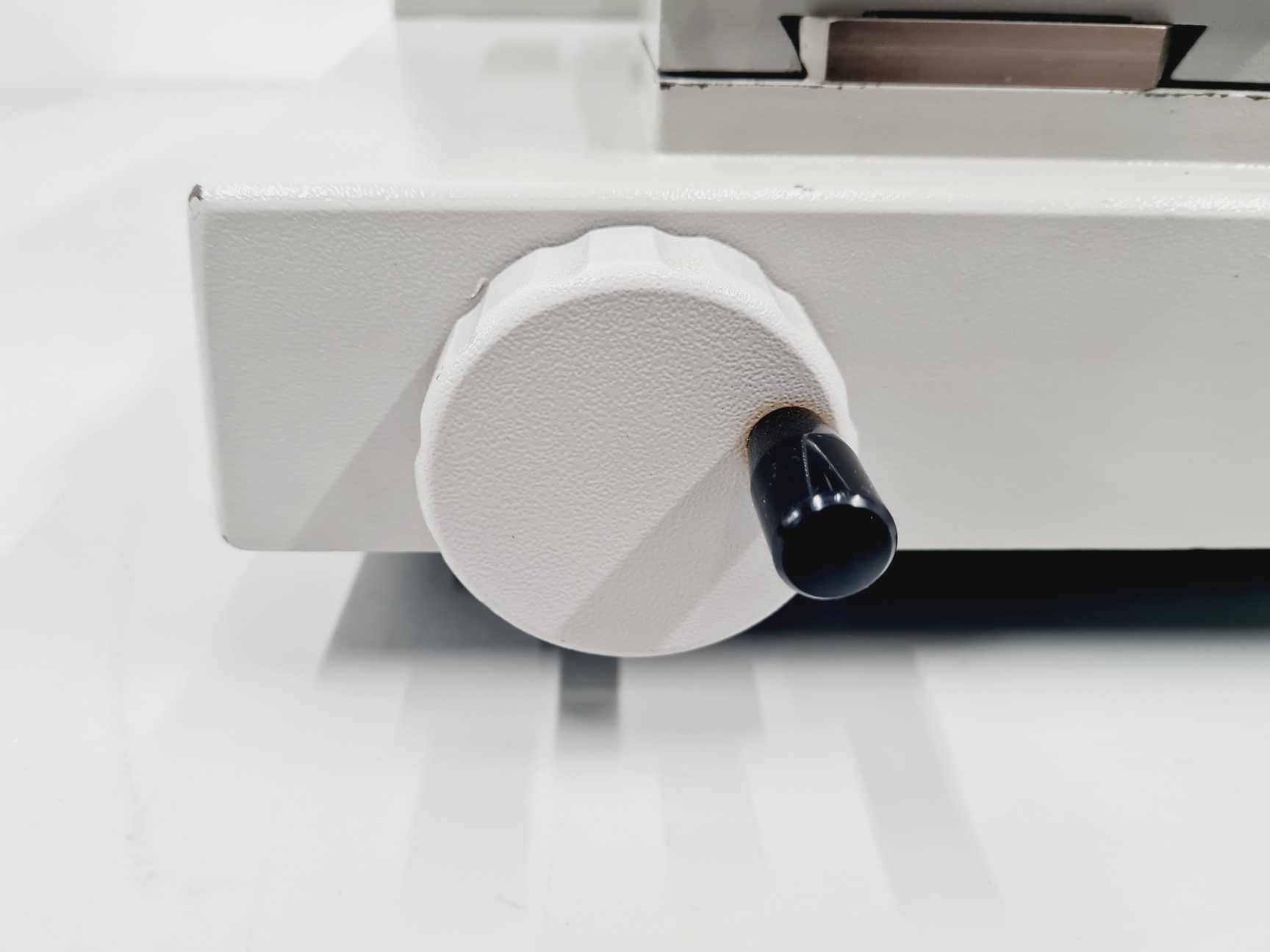 Image of Shandon AS325 Rotary Microtome Lab