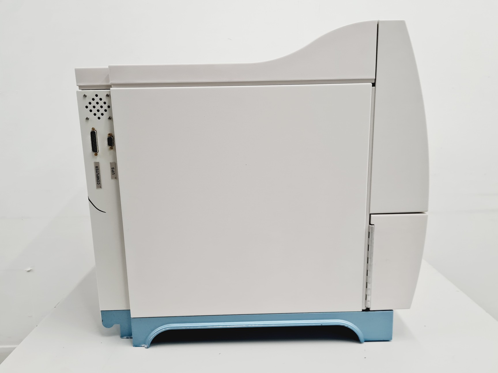 Image of BioMérieux Vitek 2 Compact Microbial Identification & AST System