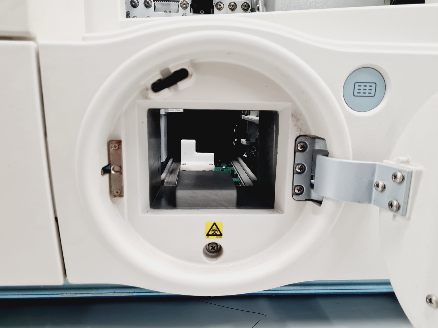 Image of BioMérieux Vitek 2 Compact Microbial Identification & AST System