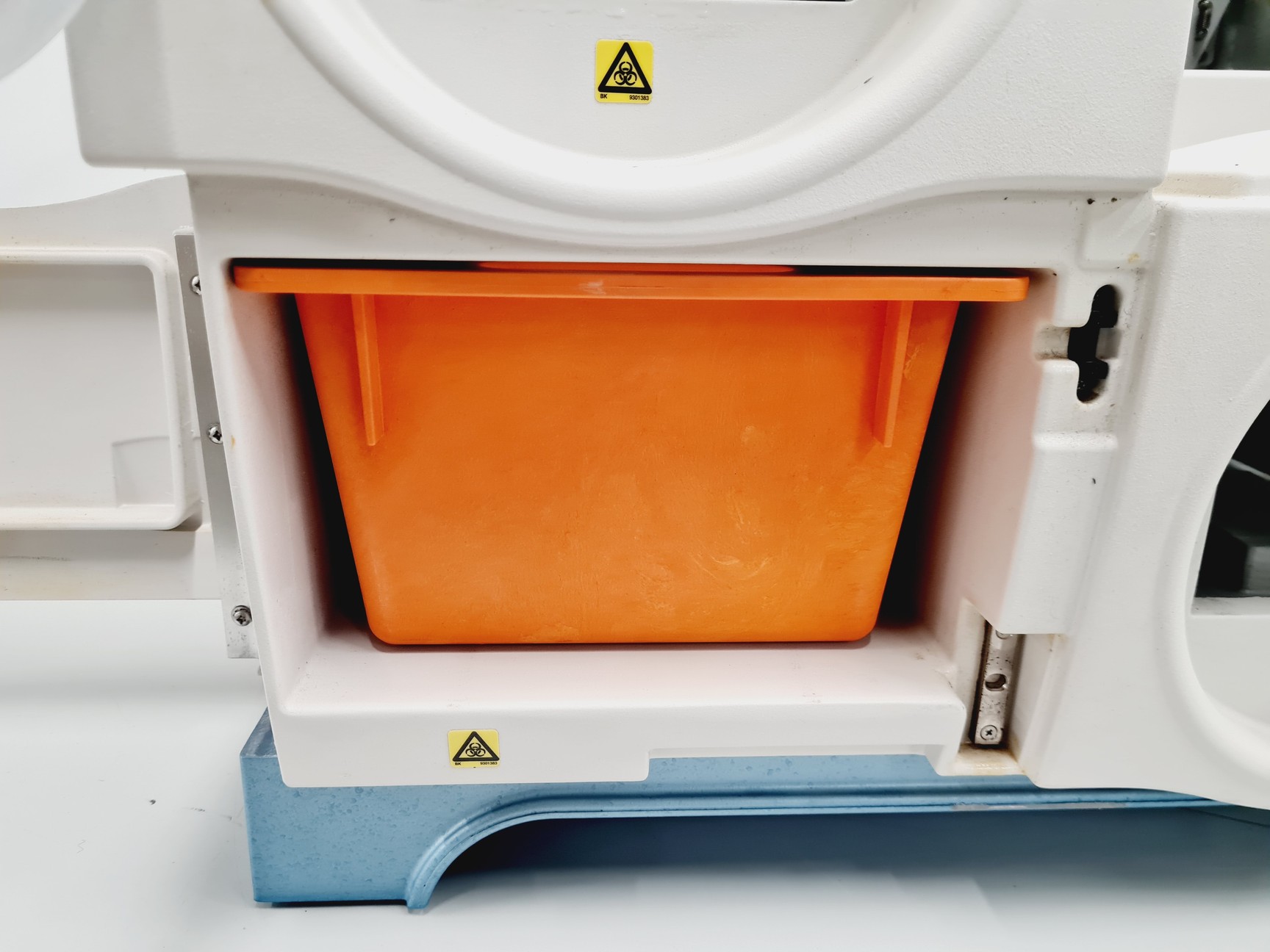 Image of BioMérieux Vitek 2 Compact Microbial Identification & AST System