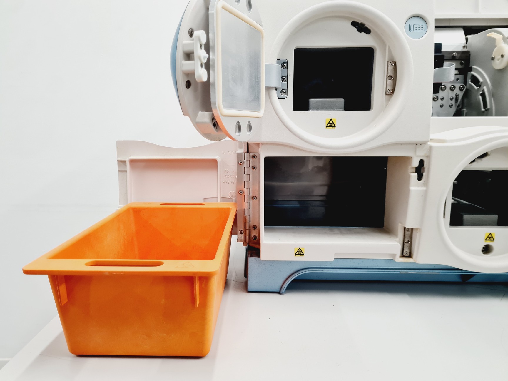 Image of BioMérieux Vitek 2 Compact Microbial Identification & AST System