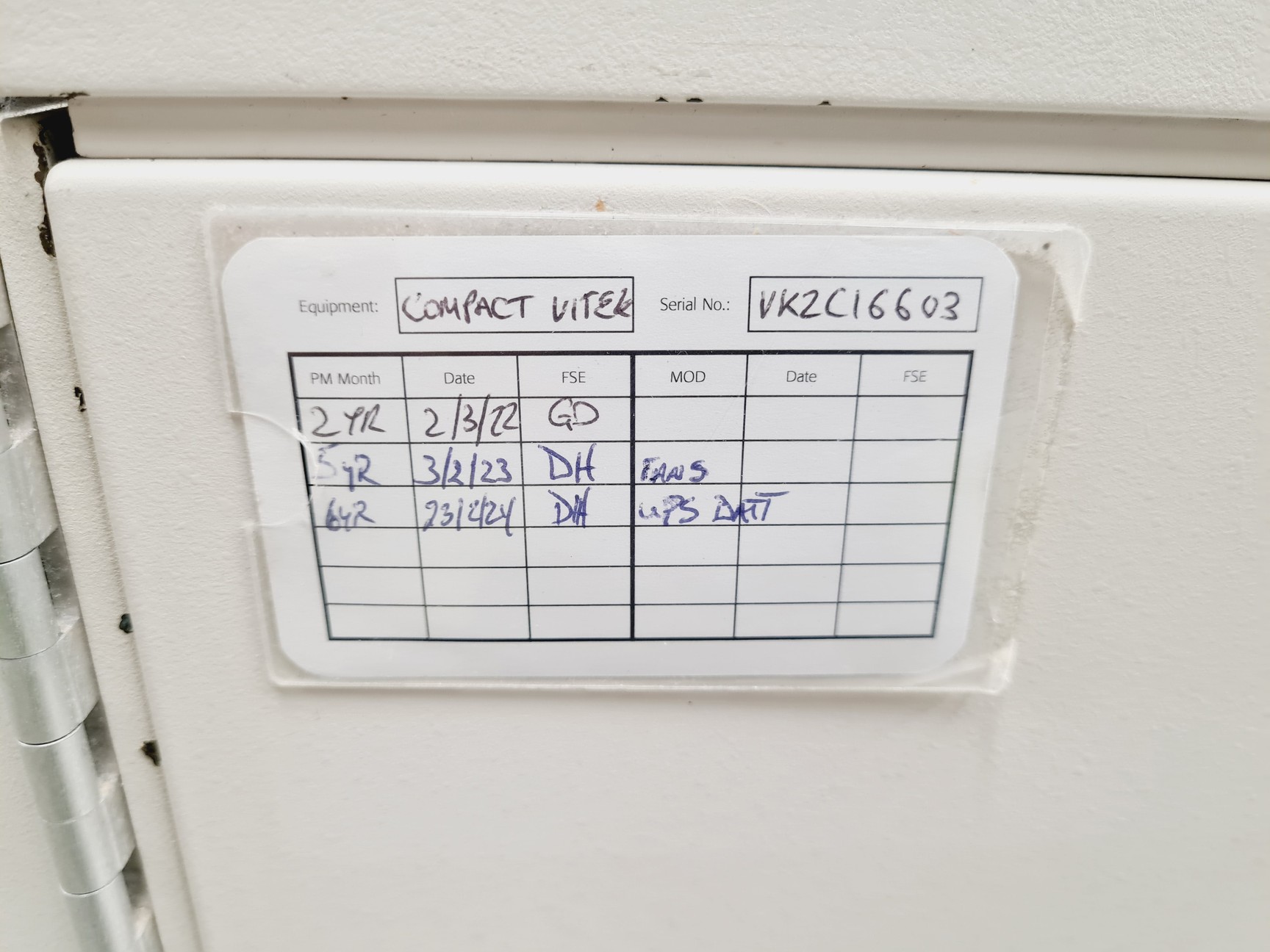 Image of BioMérieux Vitek 2 Compact Microbial Identification & AST System