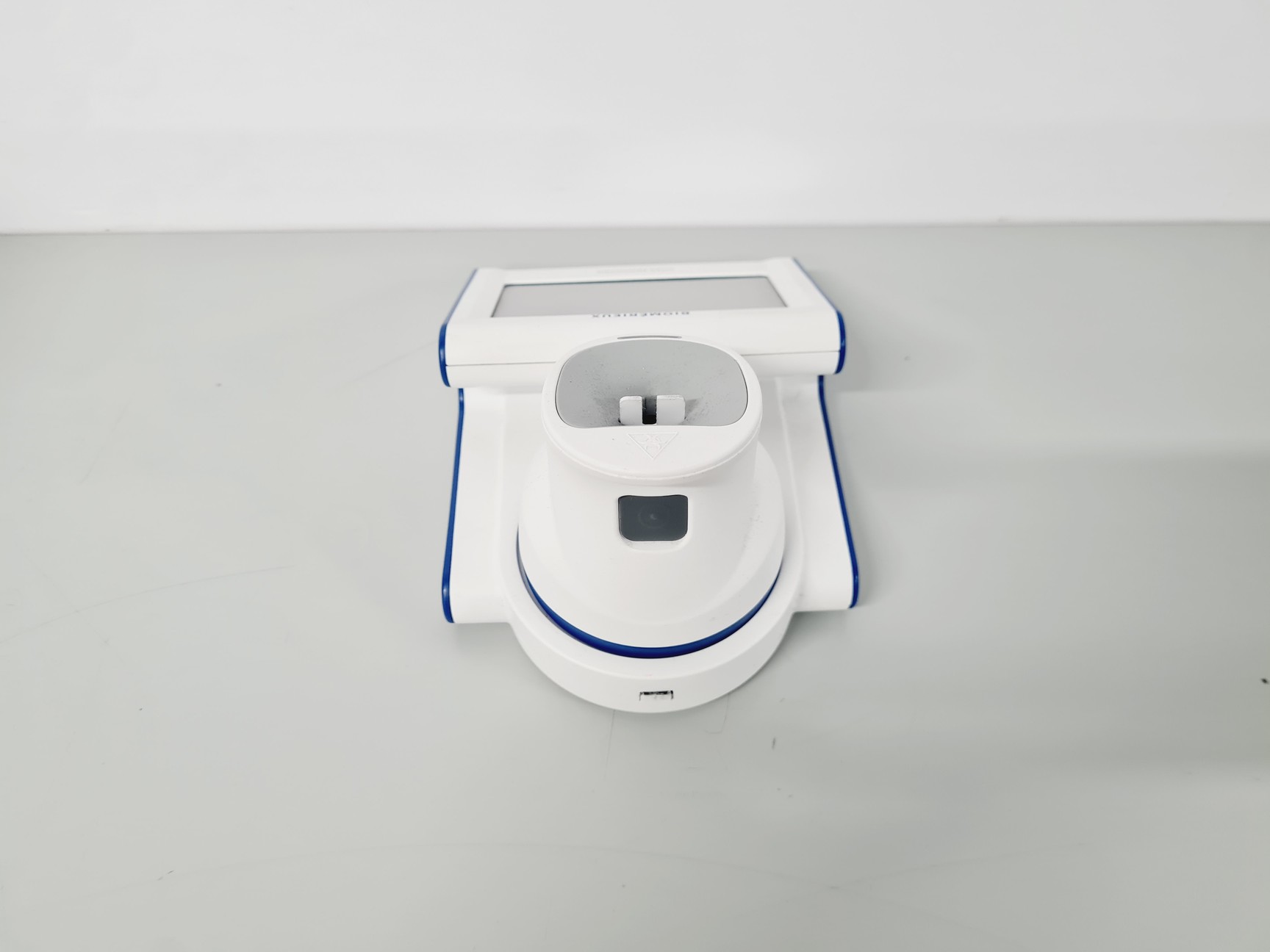 Image of BioMérieux Vitek 2 Compact Microbial Identification & AST System