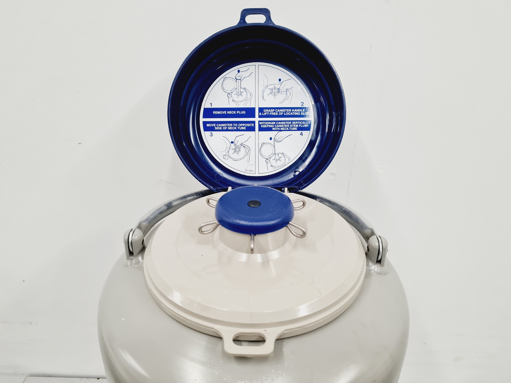 Image of Statebourne Bio 10 Liquid Nitrogen Dewar Lab