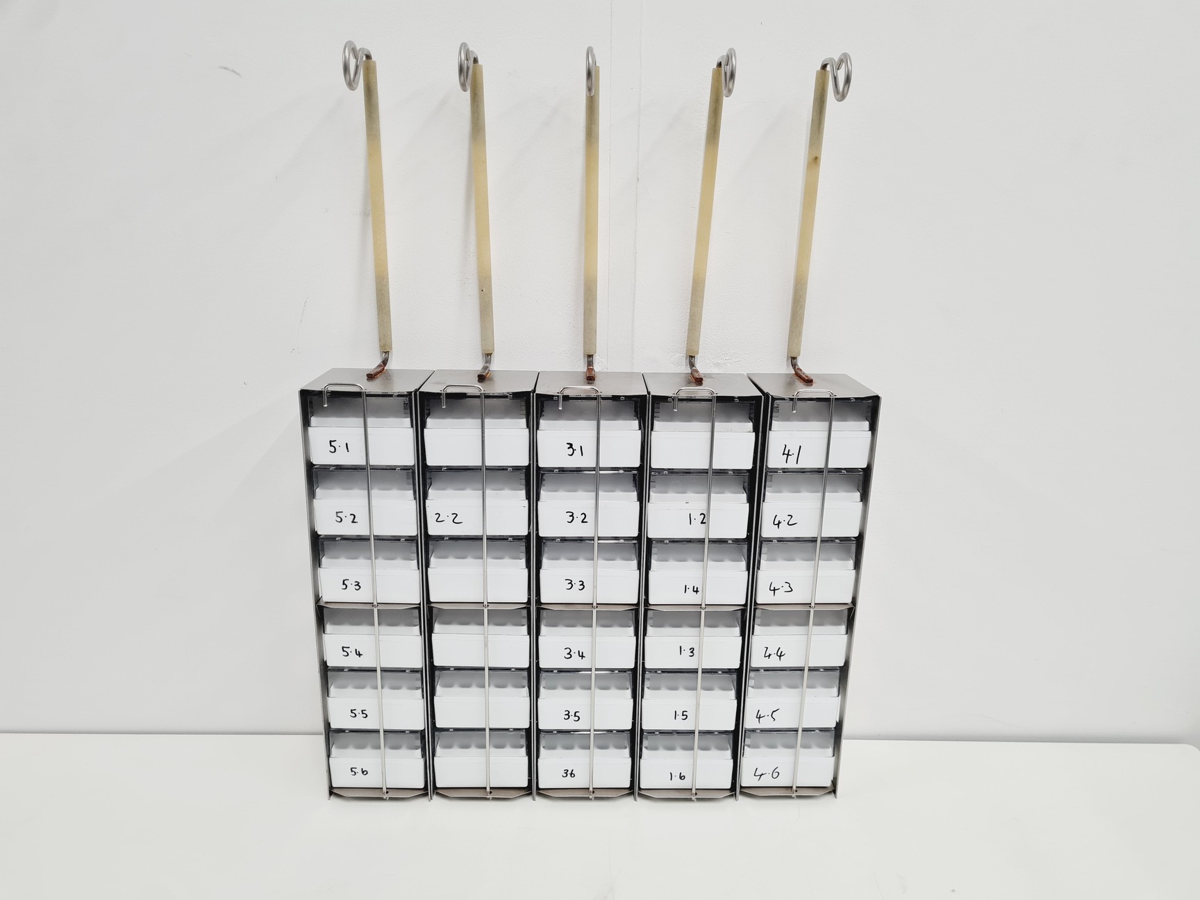 Image of Statebourne Biorack 750 Liquid Nitrogen Dewar Lab