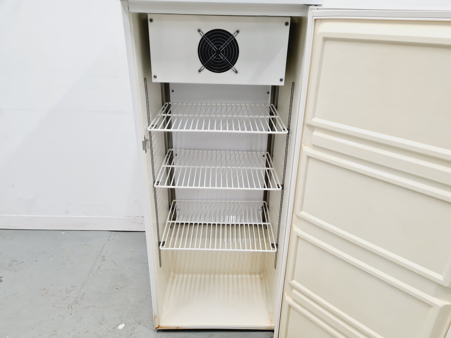Image of BDH Cooled Incubator Lab