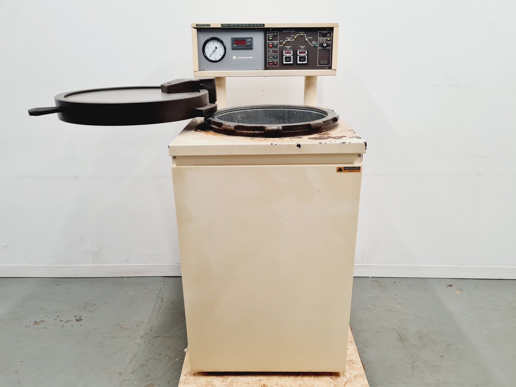 Image of Astell AAA091 Floor Standing Autoclave Spares/Repair Lab