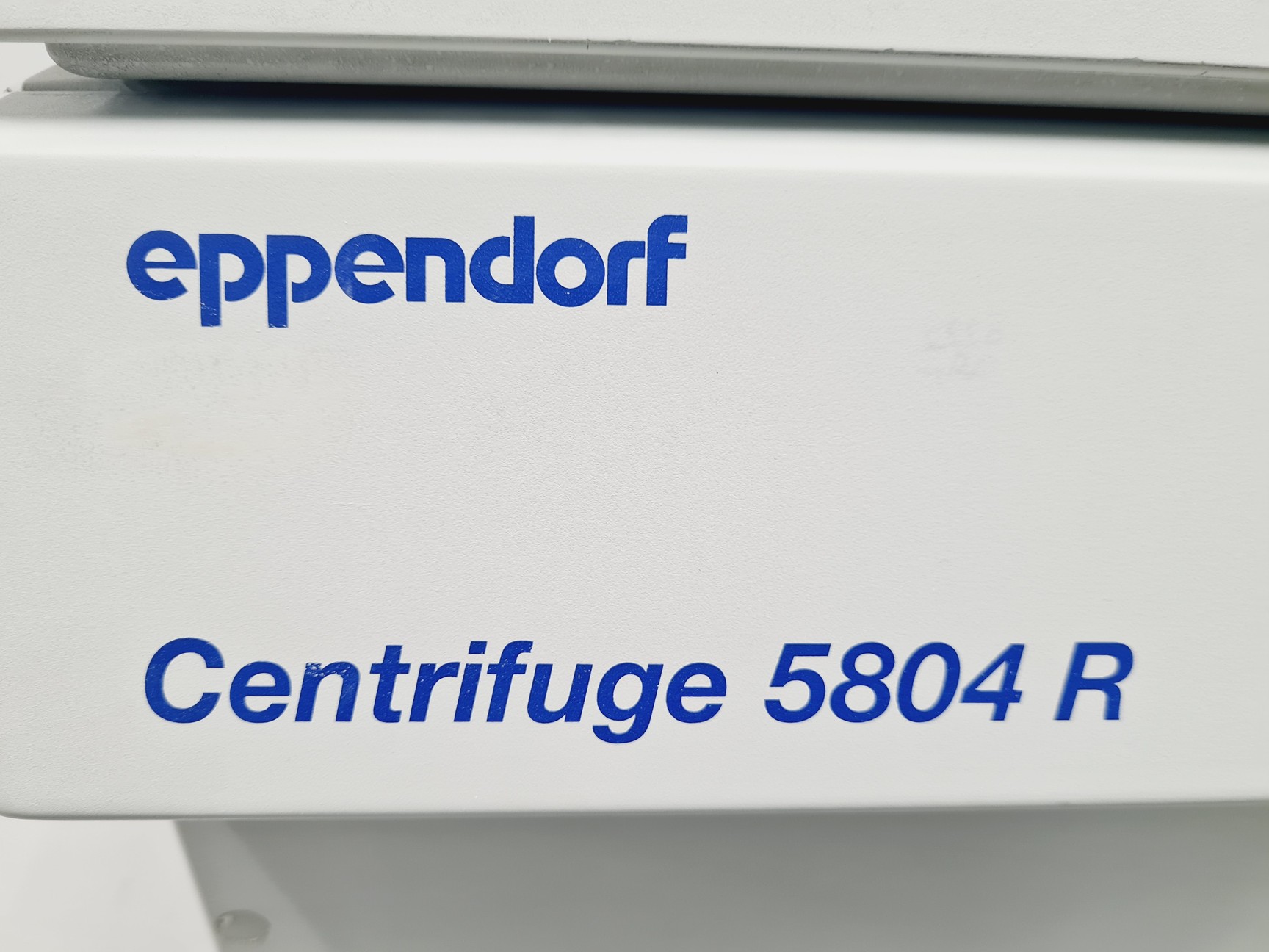 Image of Eppendorf Refrigerated Centrifuge 5804 R with Eppendorf A-4-44 Rotor