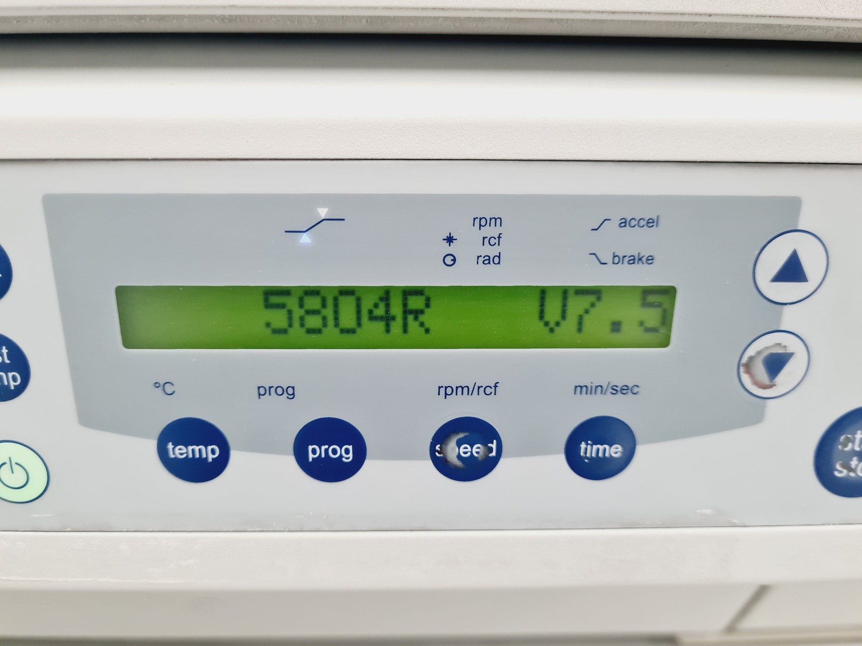 Image of Eppendorf Refrigerated Centrifuge 5804 R with Eppendorf A-4-44 Rotor