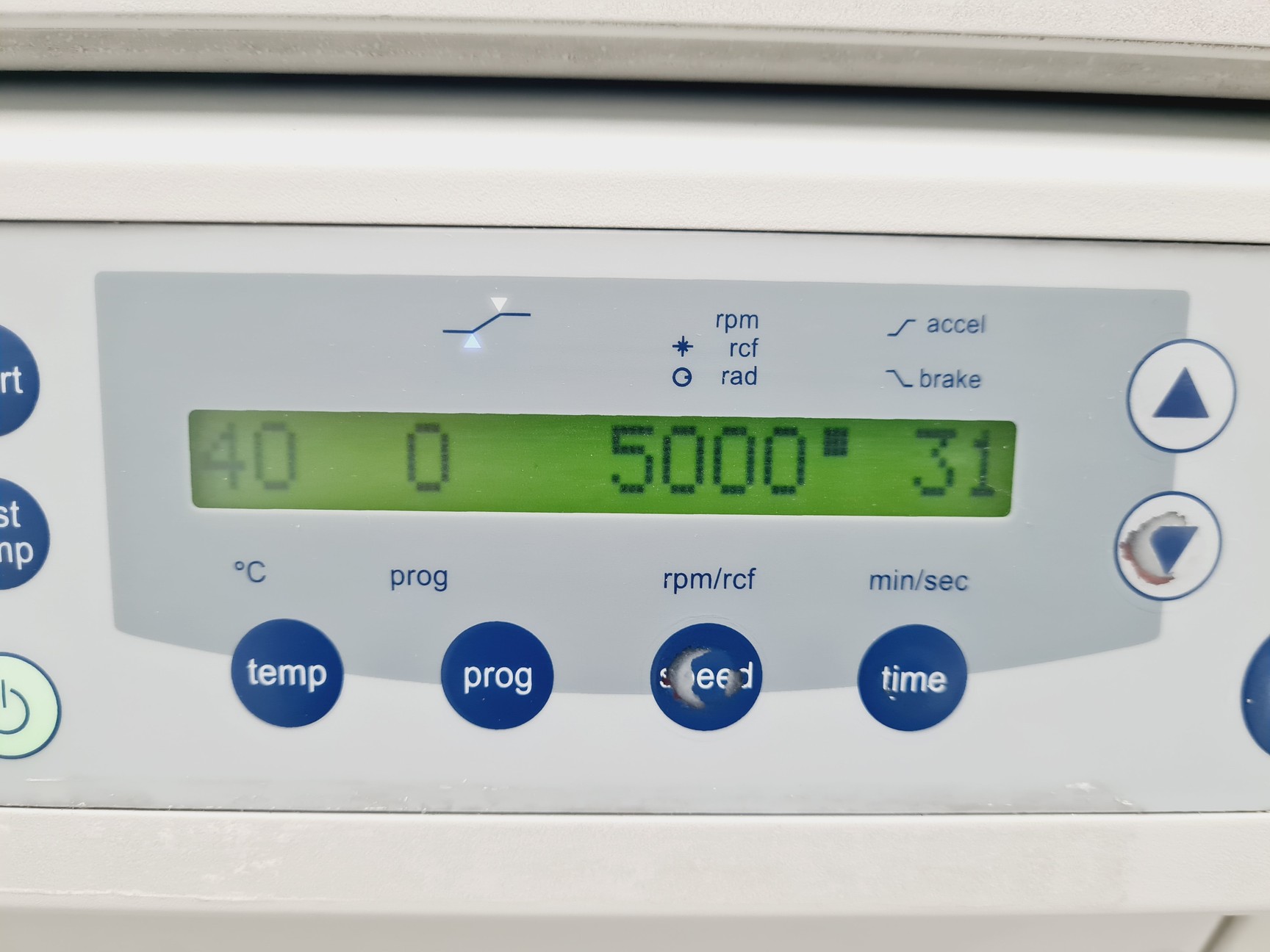 Image of Eppendorf Refrigerated Centrifuge 5804 R with Eppendorf A-4-44 Rotor