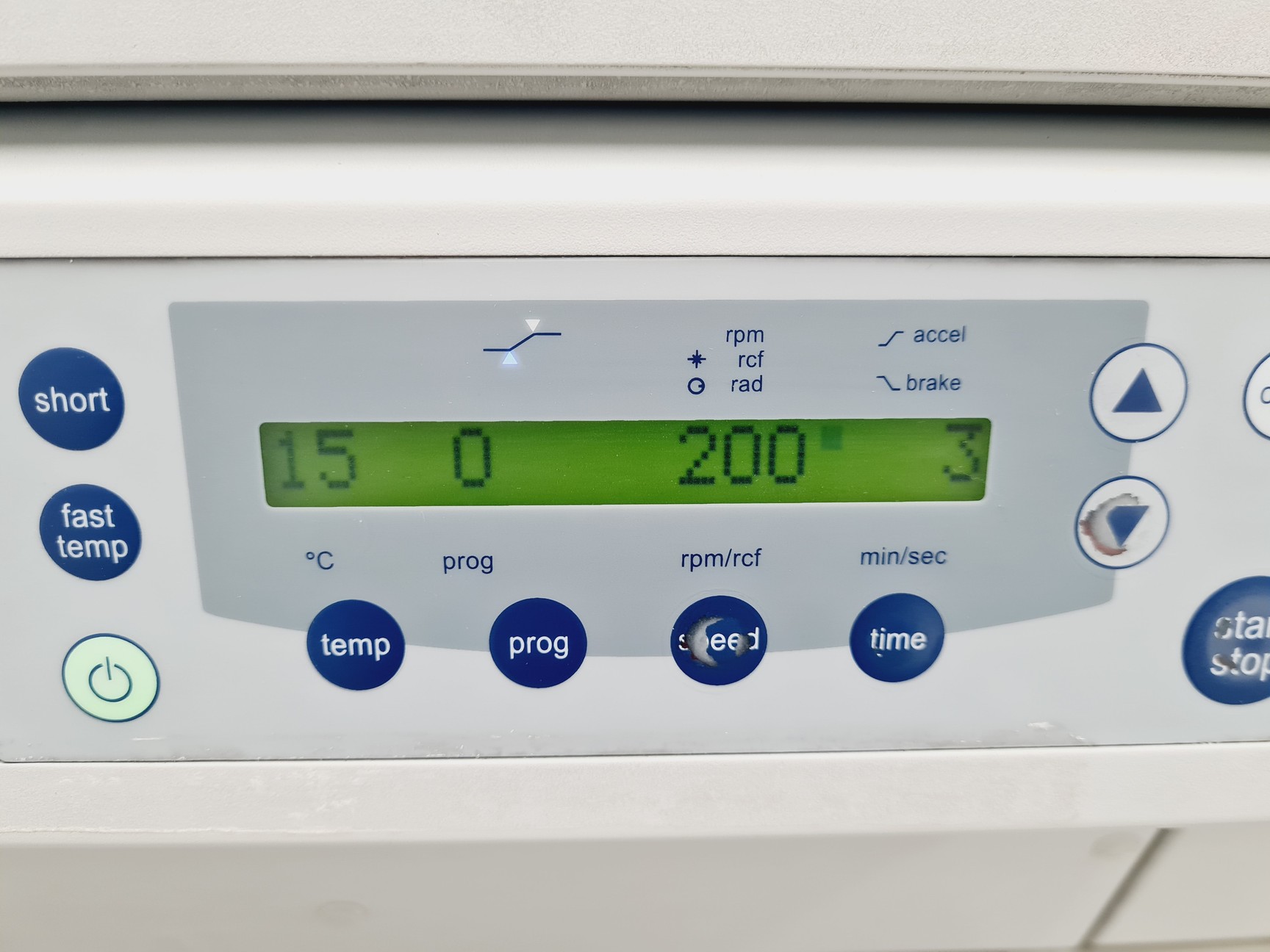 Image of Eppendorf Refrigerated Centrifuge 5804 R with Eppendorf A-4-44 Rotor