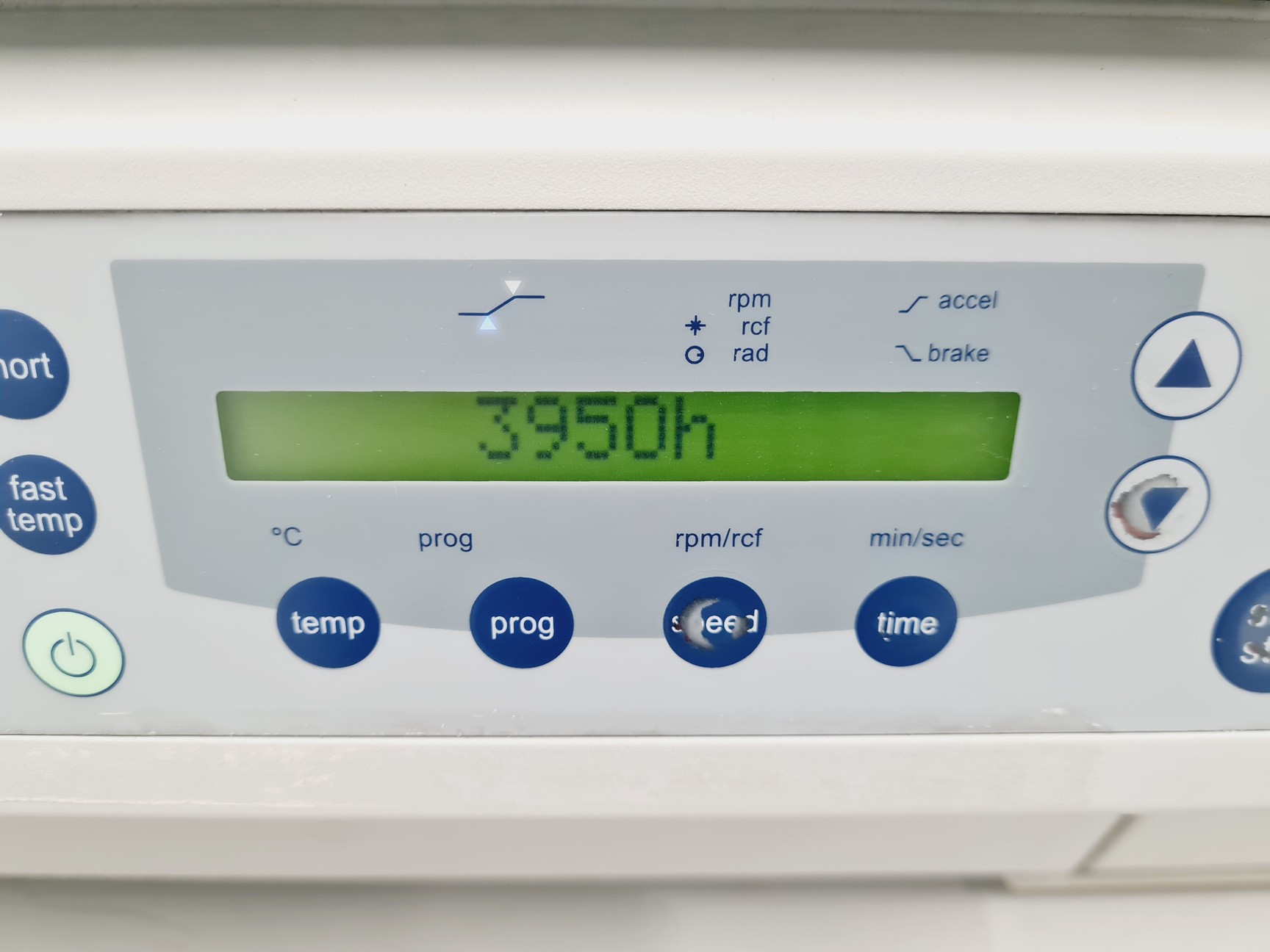 Image of Eppendorf Refrigerated Centrifuge 5804 R with Eppendorf A-4-44 Rotor