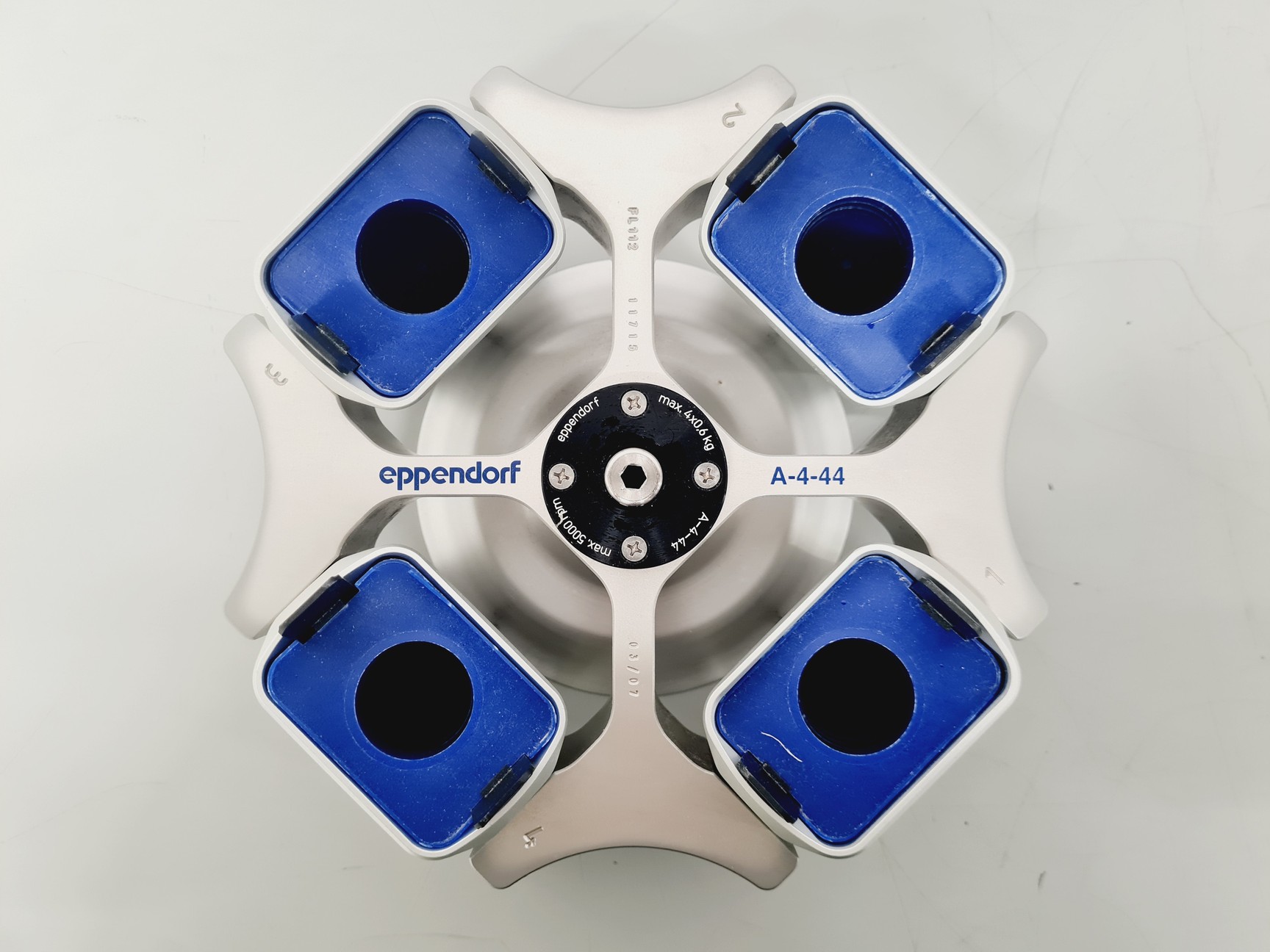 Image of Eppendorf Refrigerated Centrifuge 5804 R with Eppendorf A-4-44 Rotor