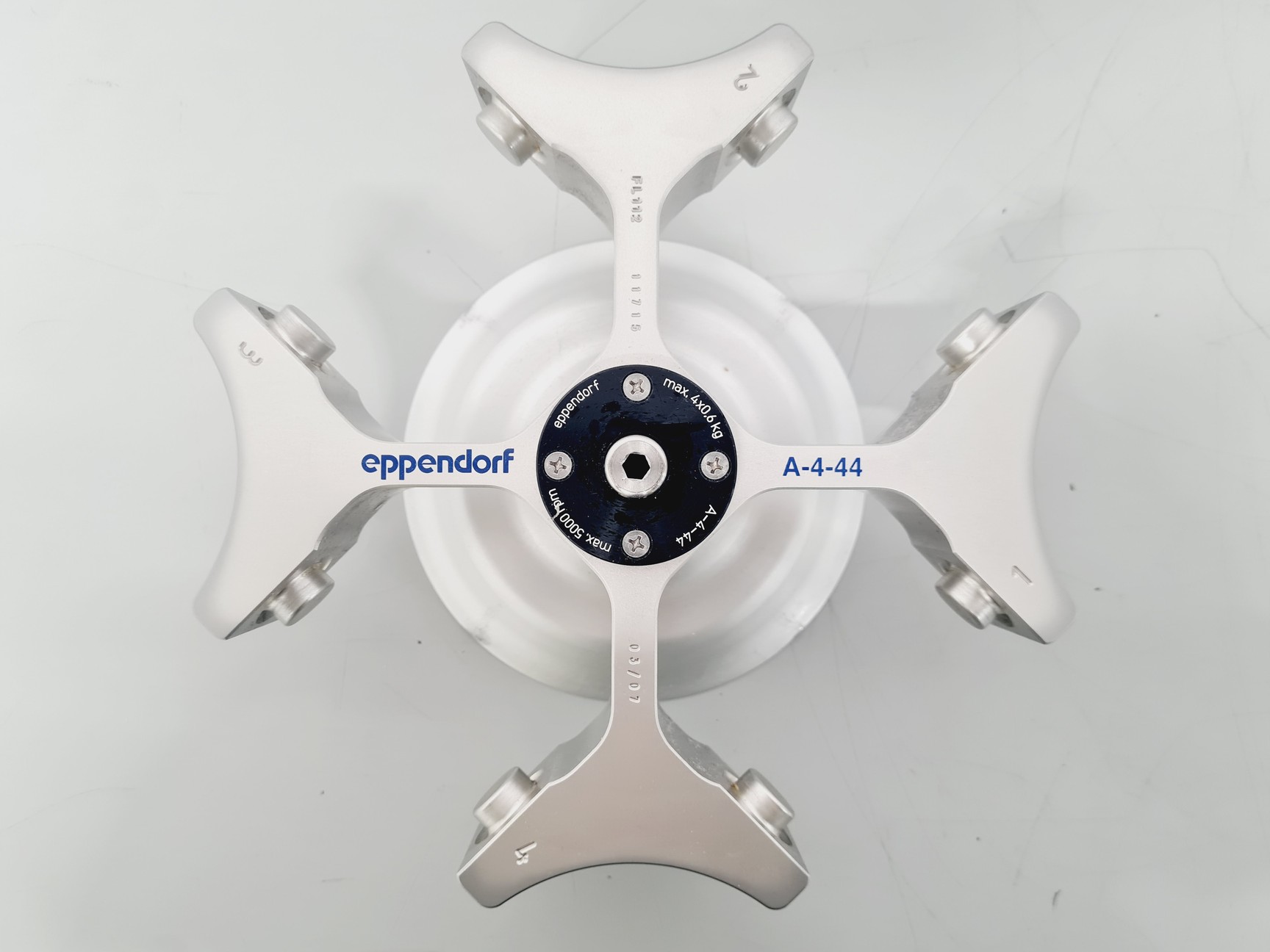 Image of Eppendorf Refrigerated Centrifuge 5804 R with Eppendorf A-4-44 Rotor