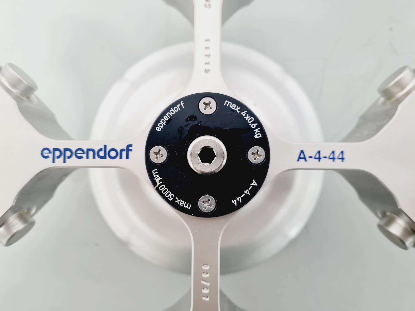 Image of Eppendorf Refrigerated Centrifuge 5804 R with Eppendorf A-4-44 Rotor