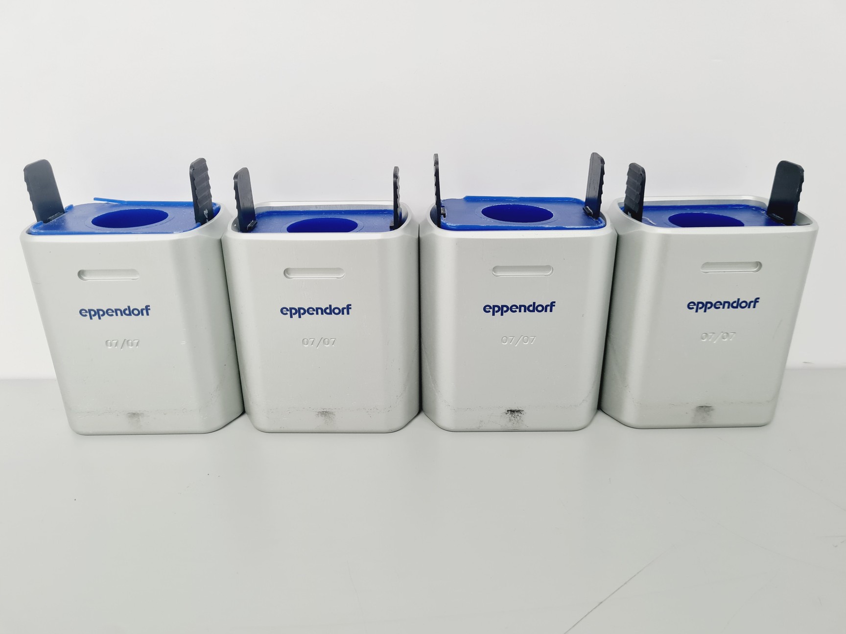 Image of Eppendorf Refrigerated Centrifuge 5804 R with Eppendorf A-4-44 Rotor