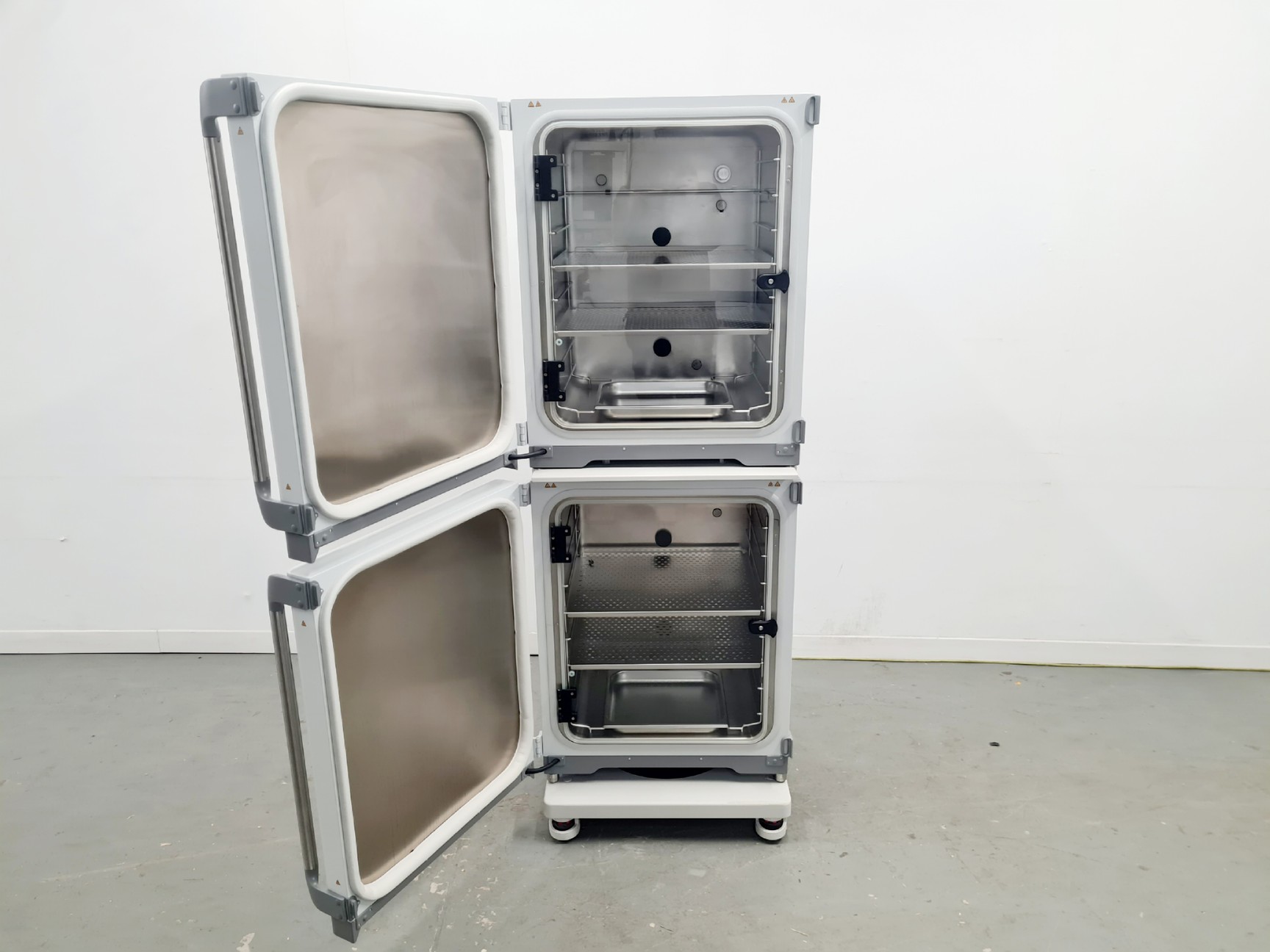Image of Eppendorf CellXpert C170i Double Stack Incubator Lab