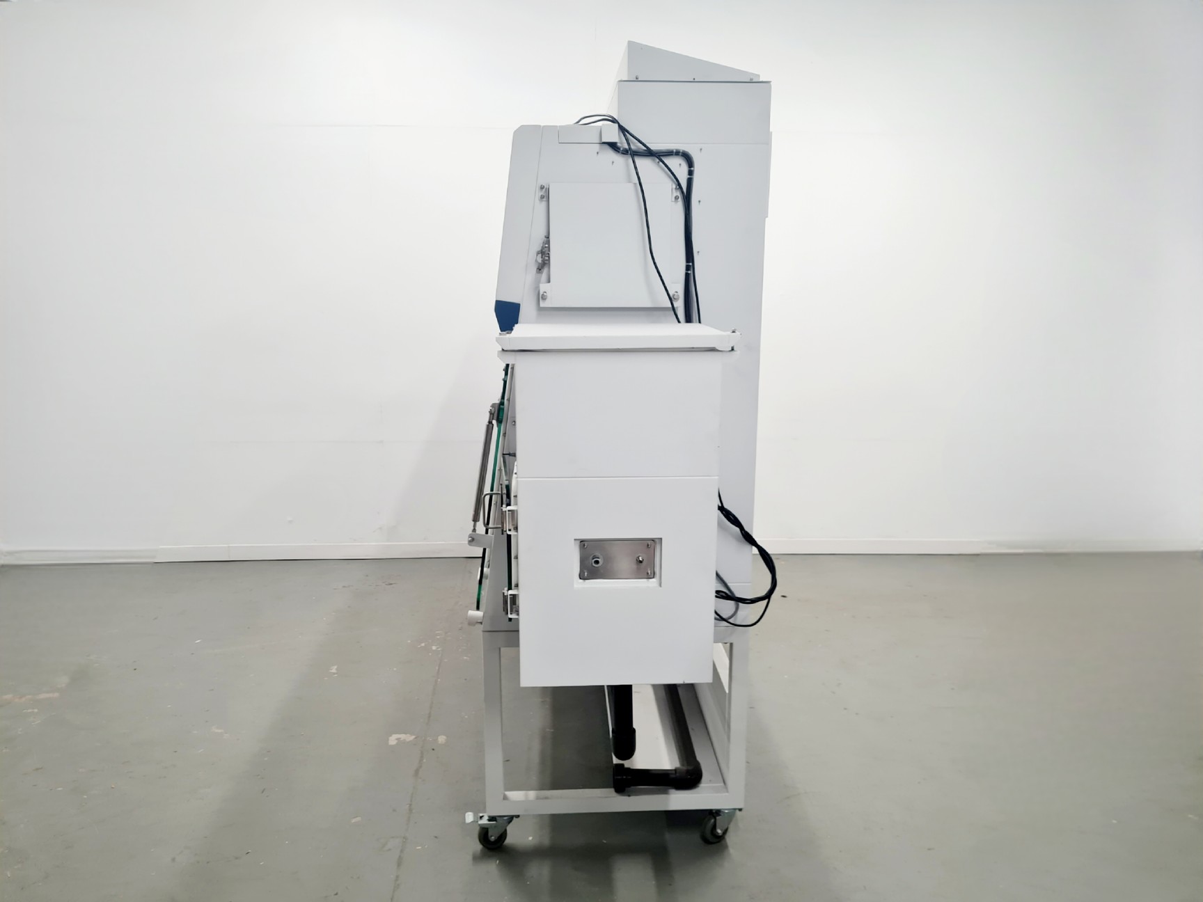 Image of Esco Isoclean HPI-4G8-PS2 Platform Isolator with Esco Glove Leak Tester