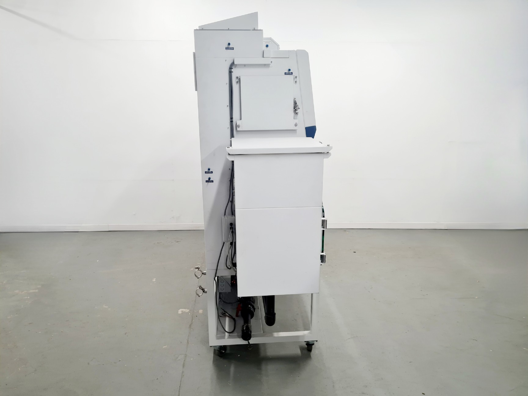 Image of Esco Isoclean HPI-4G8-PS2 Platform Isolator with Esco Glove Leak Tester