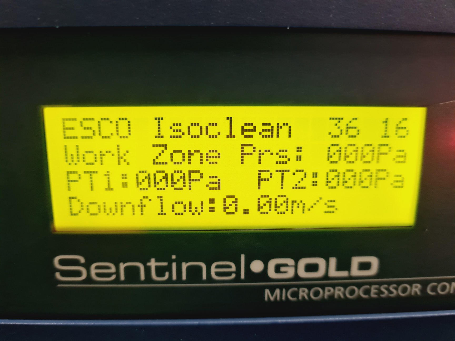 Image of Esco Isoclean HPI-4G8-PS2 Platform Isolator with Esco Glove Leak Tester