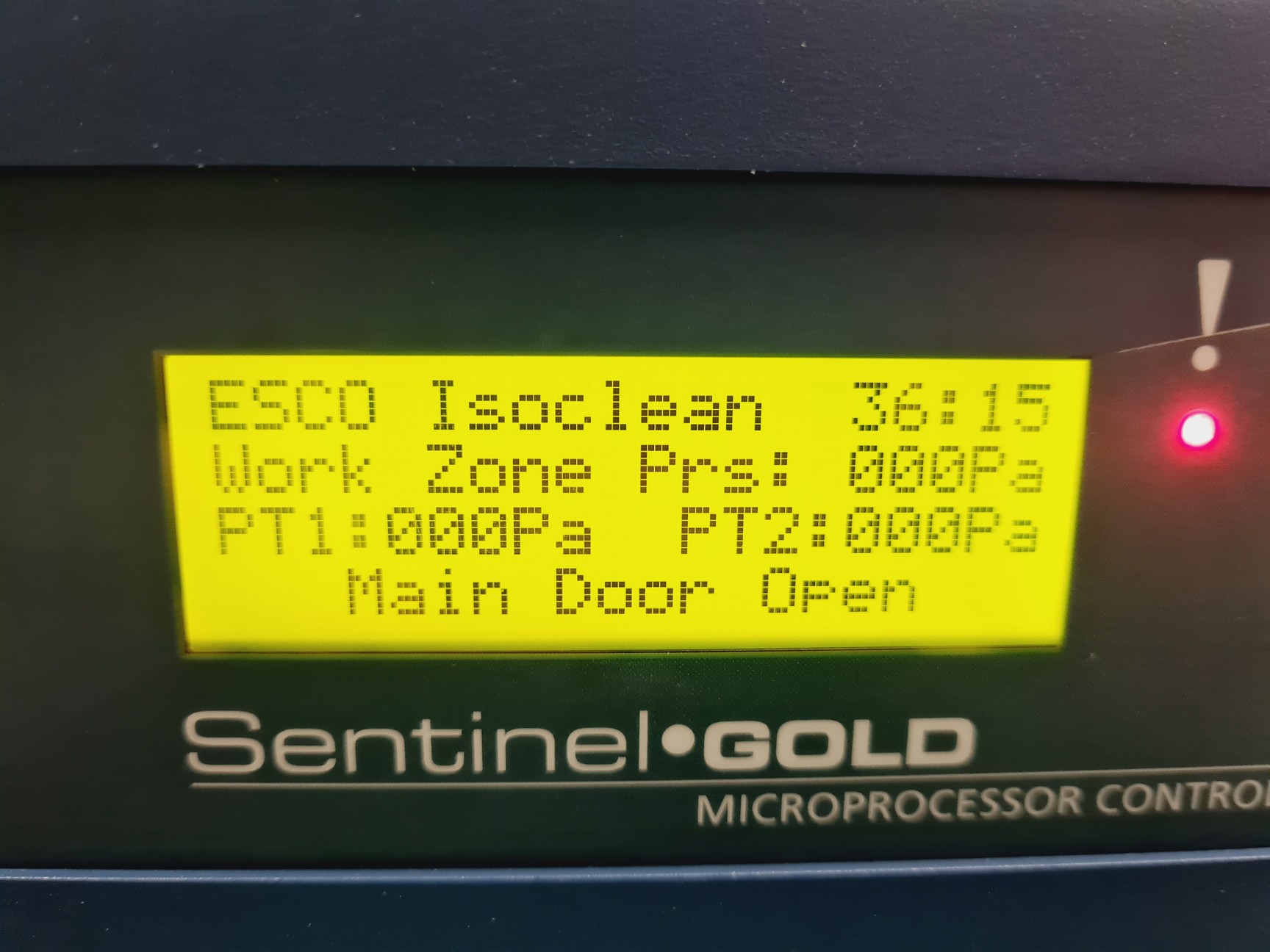 Image of Esco Isoclean HPI-4G8-PS2 Platform Isolator with Esco Glove Leak Tester